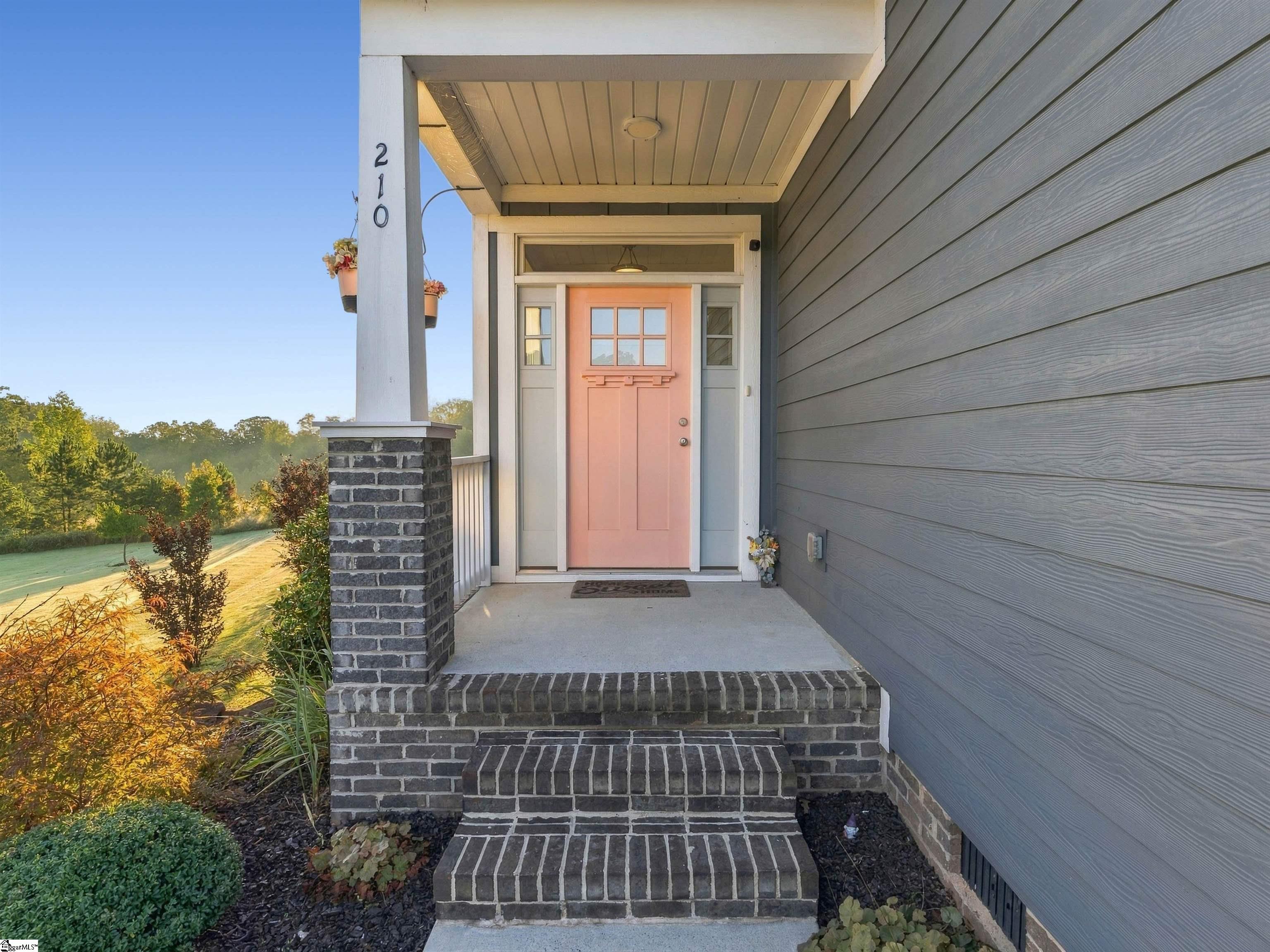 210 Claridge Way Property Photo 4
