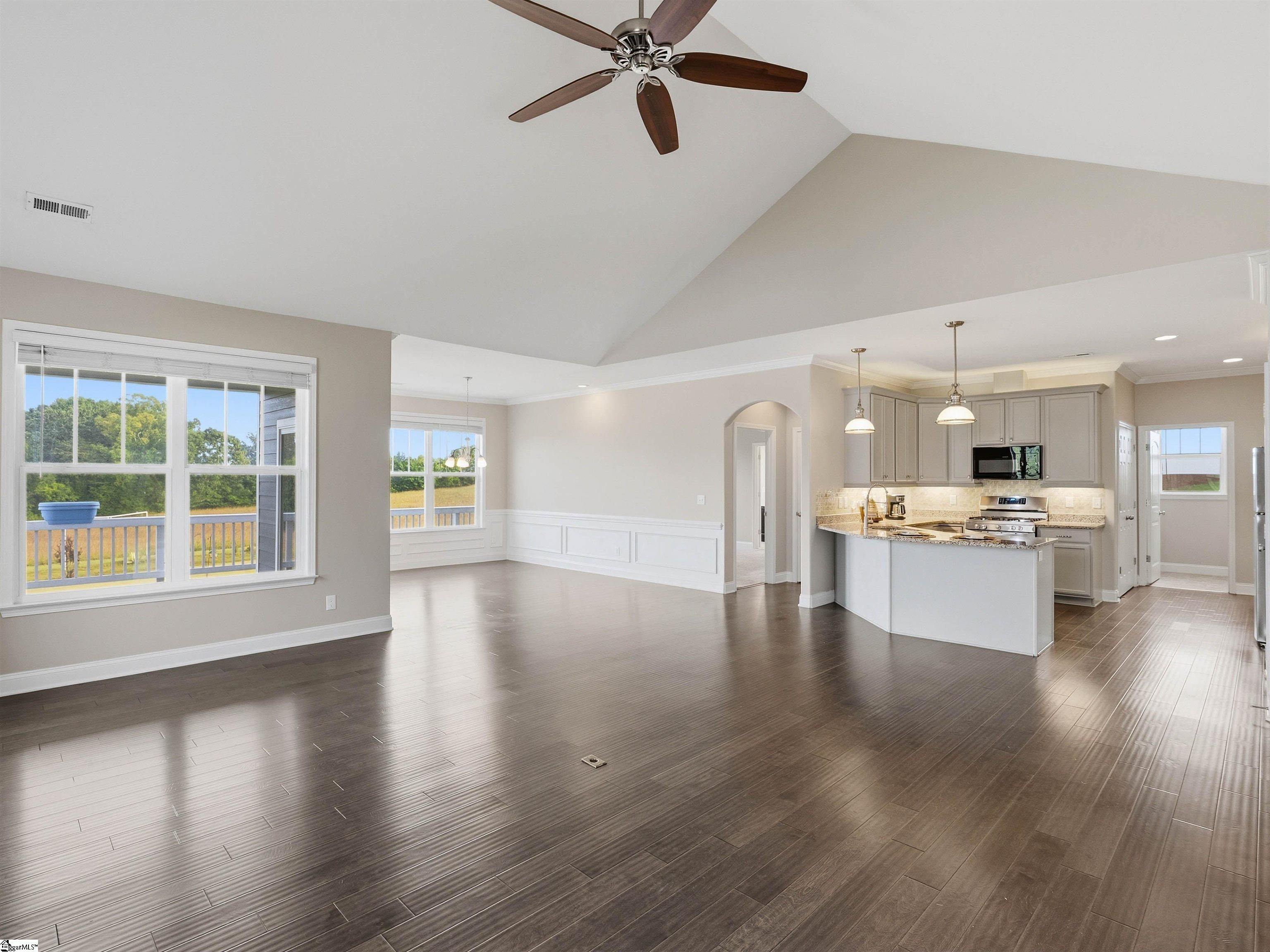 210 Claridge Way Property Photo 8