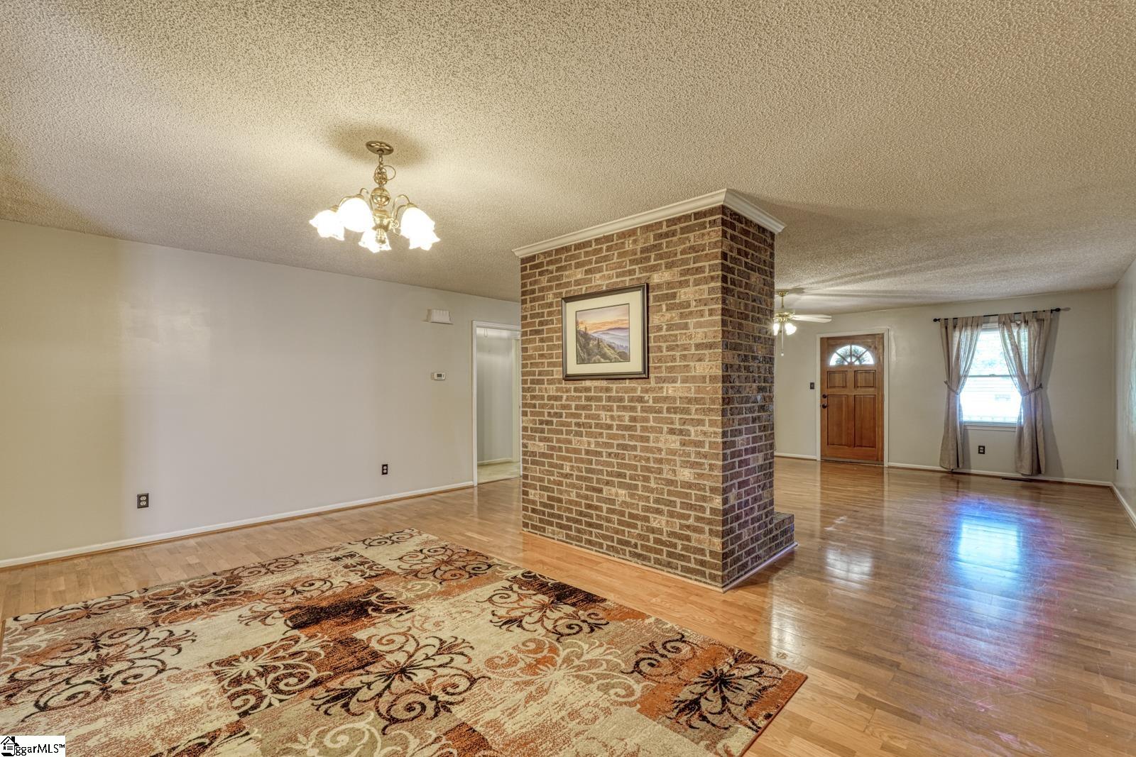 404 Cresthaven Drive Property Photo 6