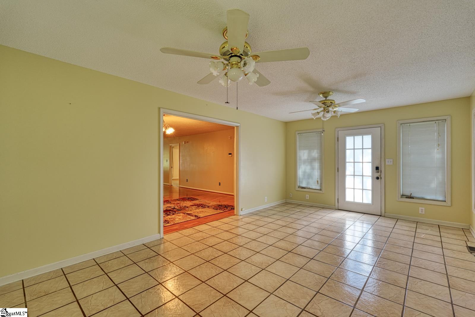 404 Cresthaven Drive Property Photo 11