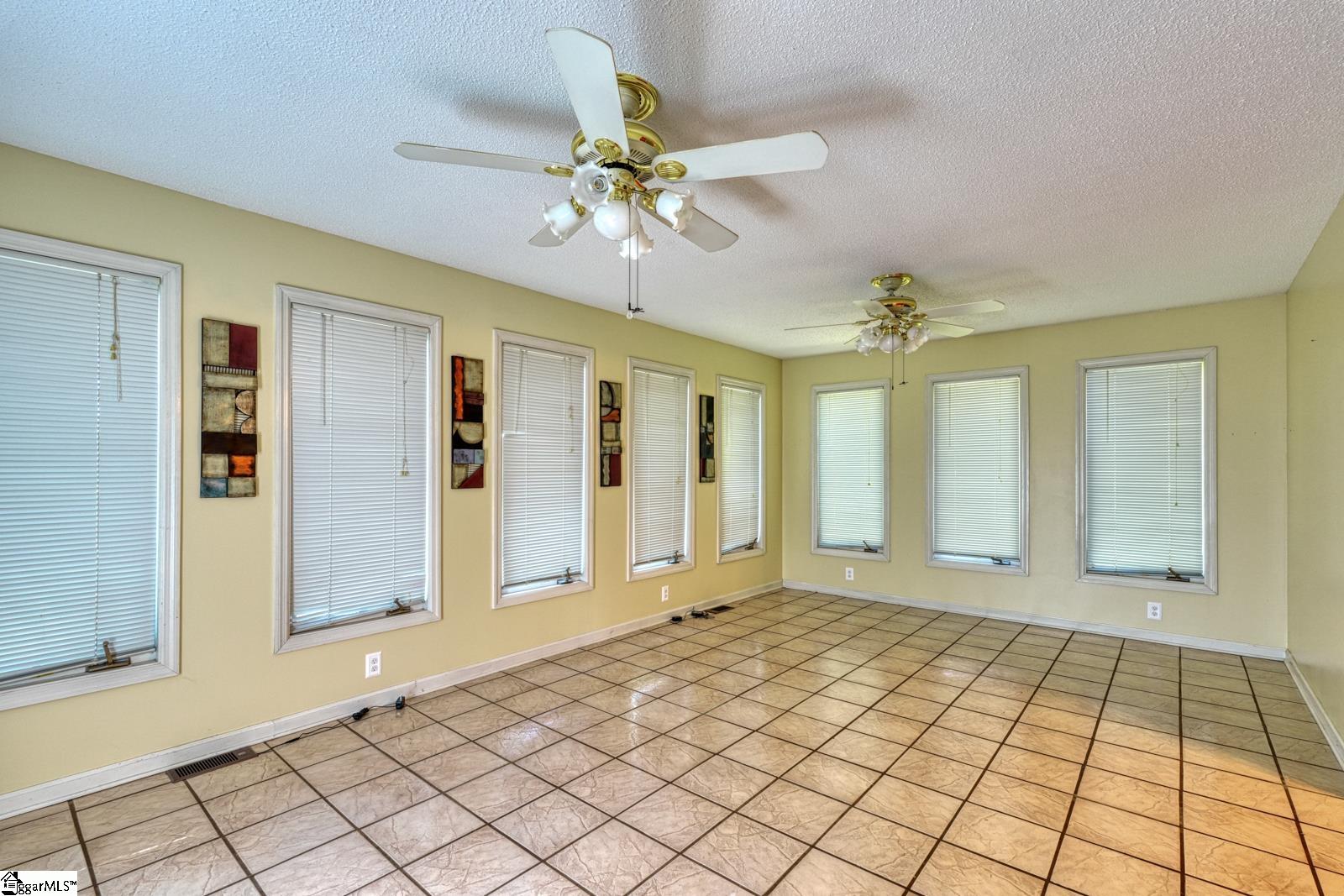 404 Cresthaven Drive Property Photo 12