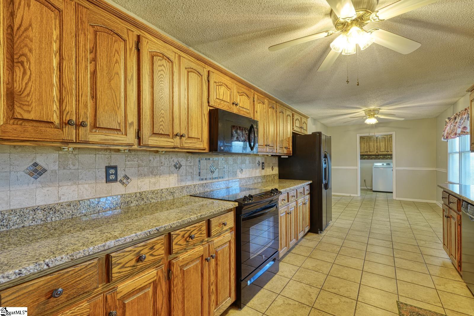 404 Cresthaven Drive Property Photo 14
