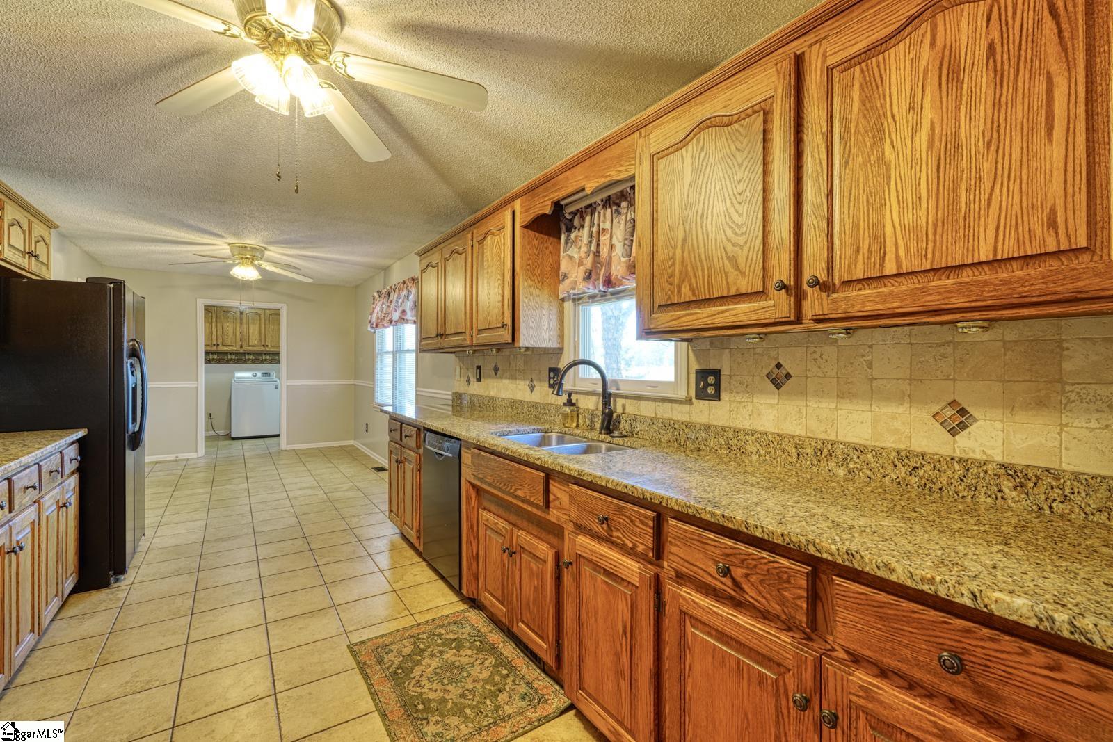 404 Cresthaven Drive Property Photo 15