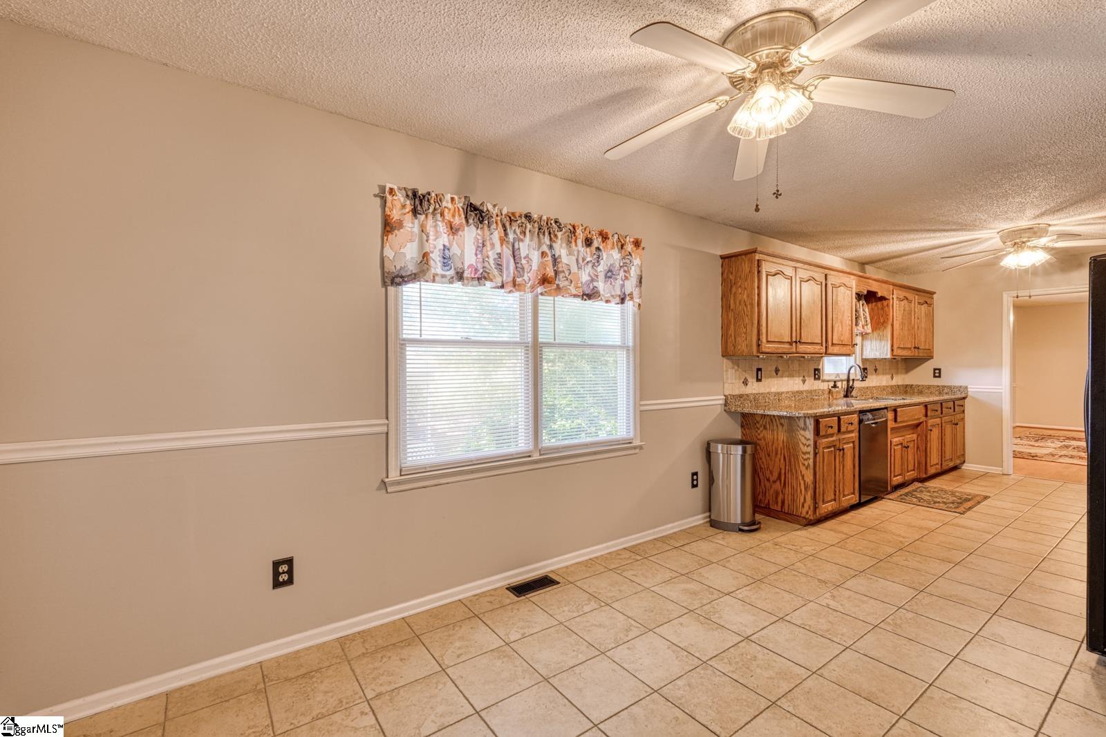 404 Cresthaven Drive Property Photo 17