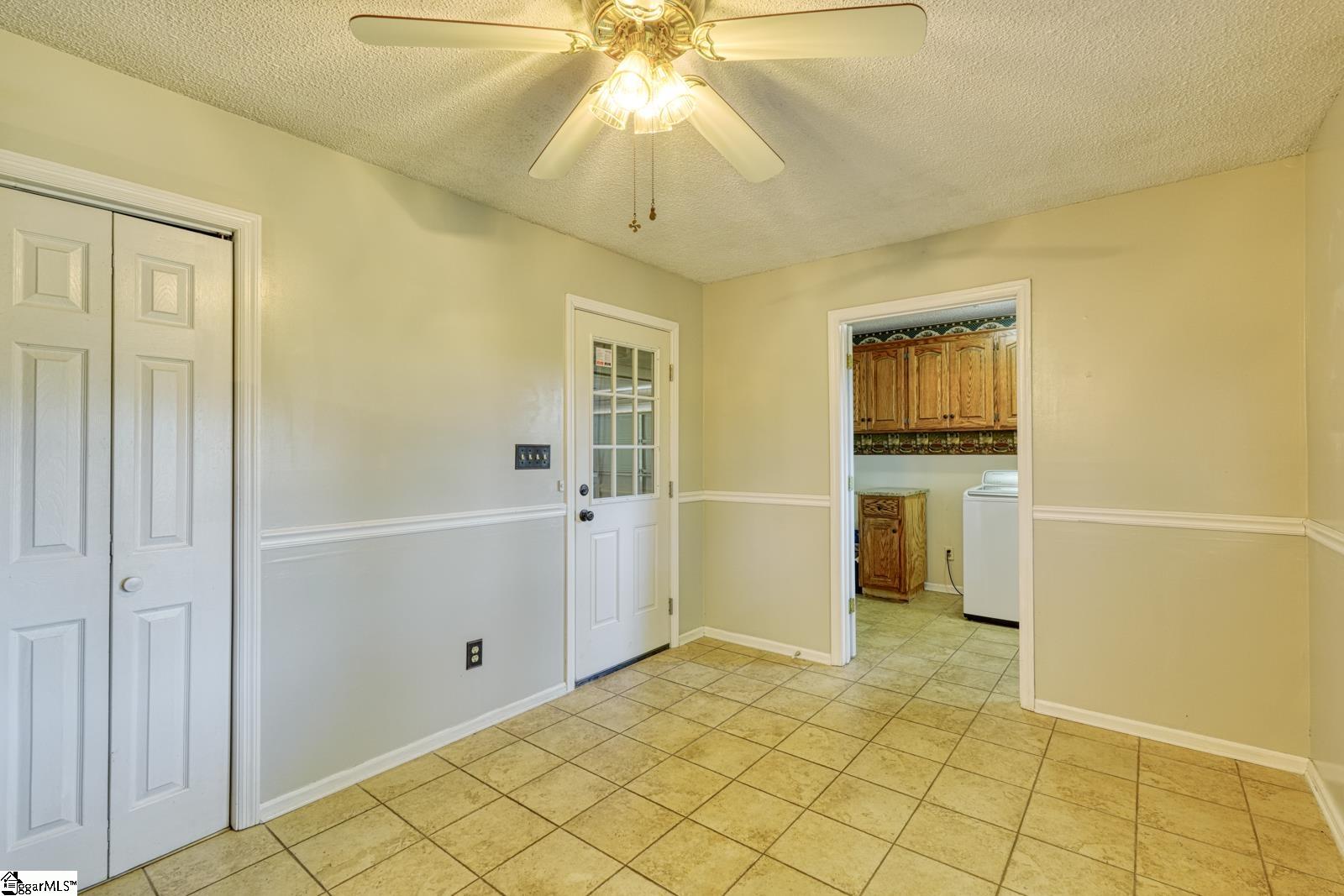 404 Cresthaven Drive Property Photo 18