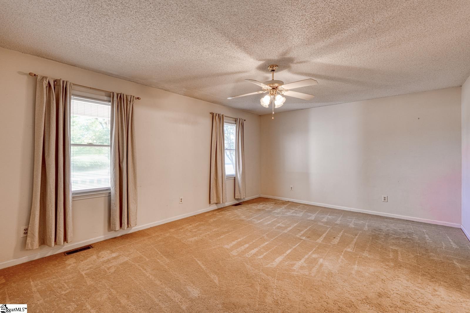404 Cresthaven Drive Property Photo 20