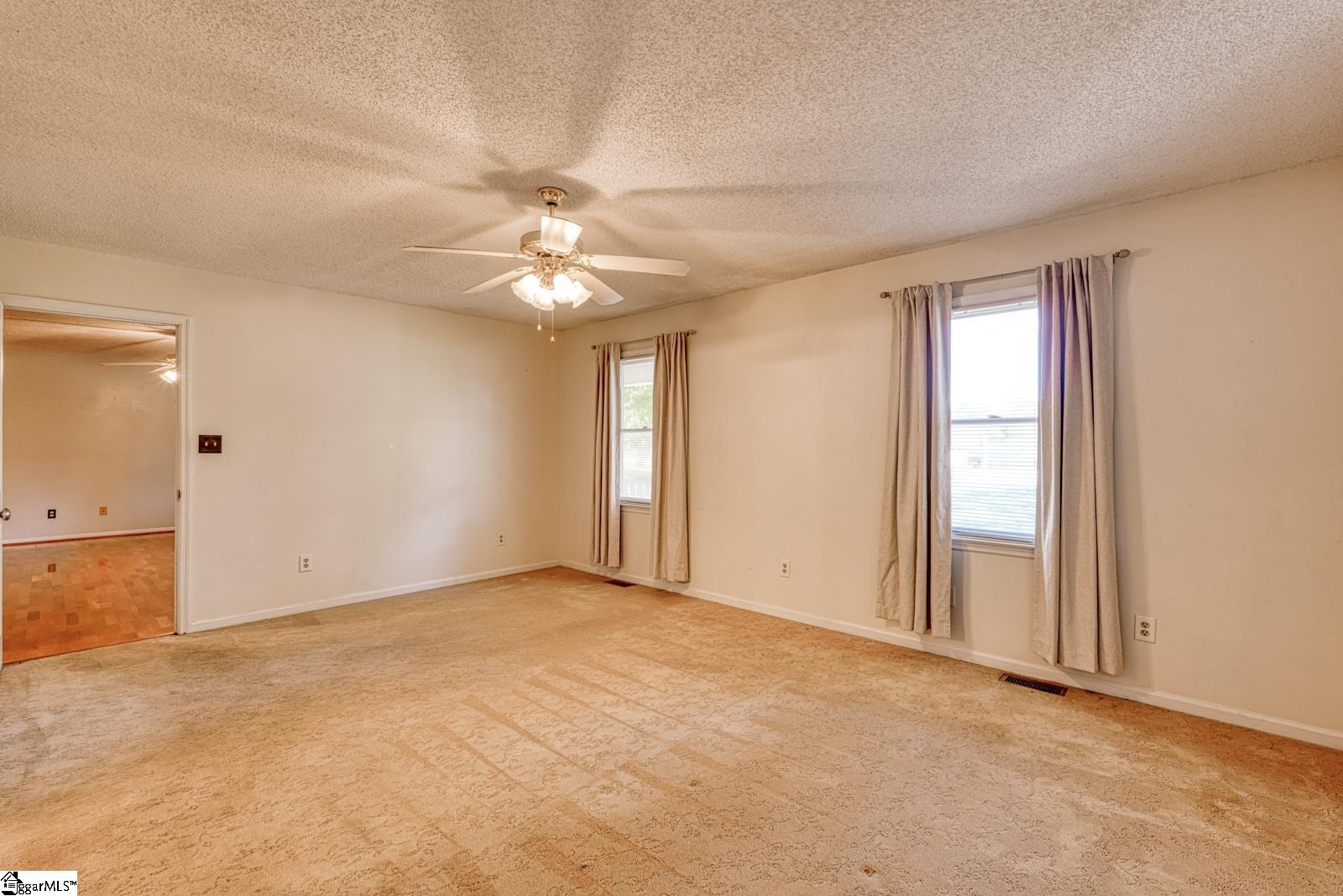 404 Cresthaven Drive Property Photo 23