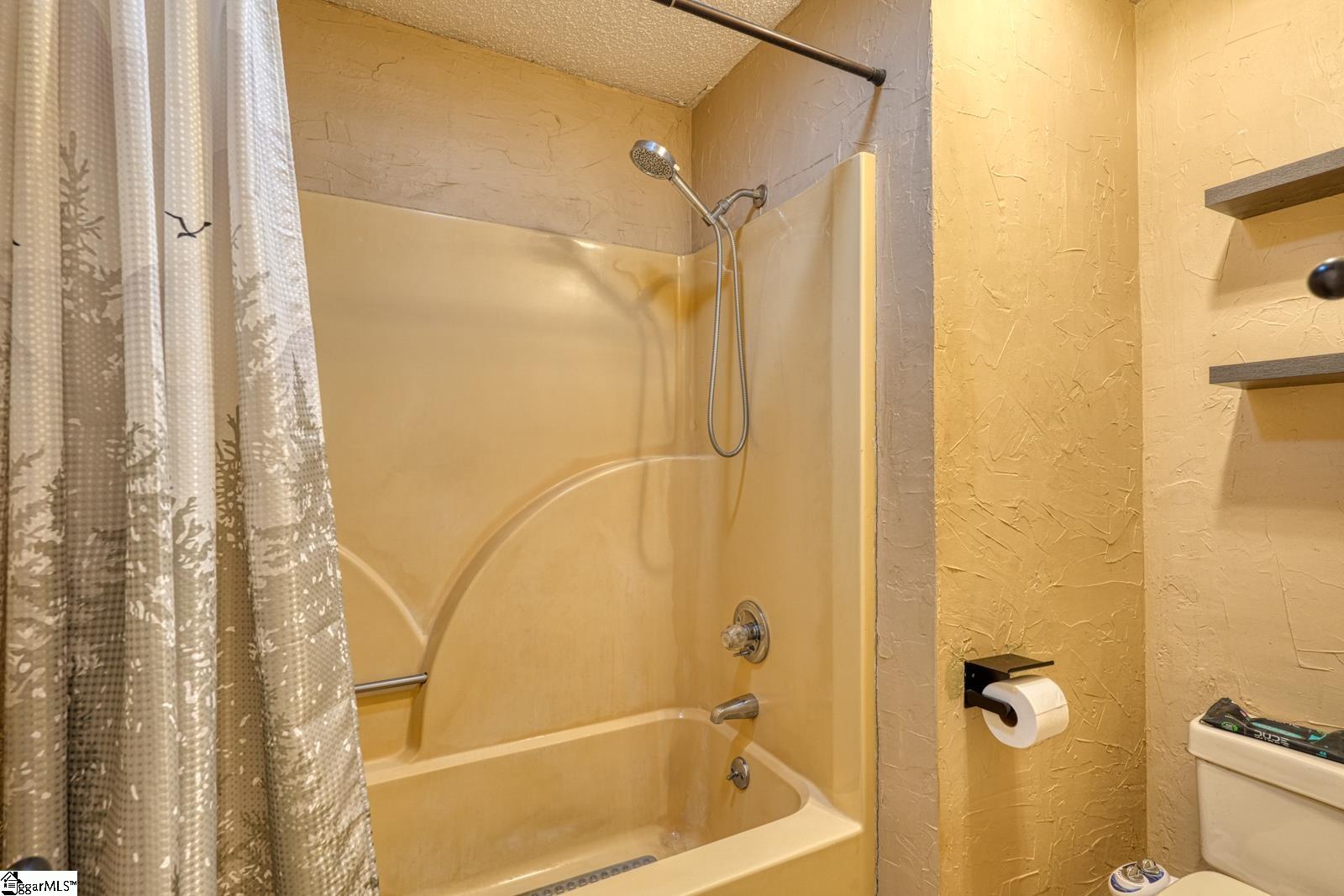 404 Cresthaven Drive Property Photo 25