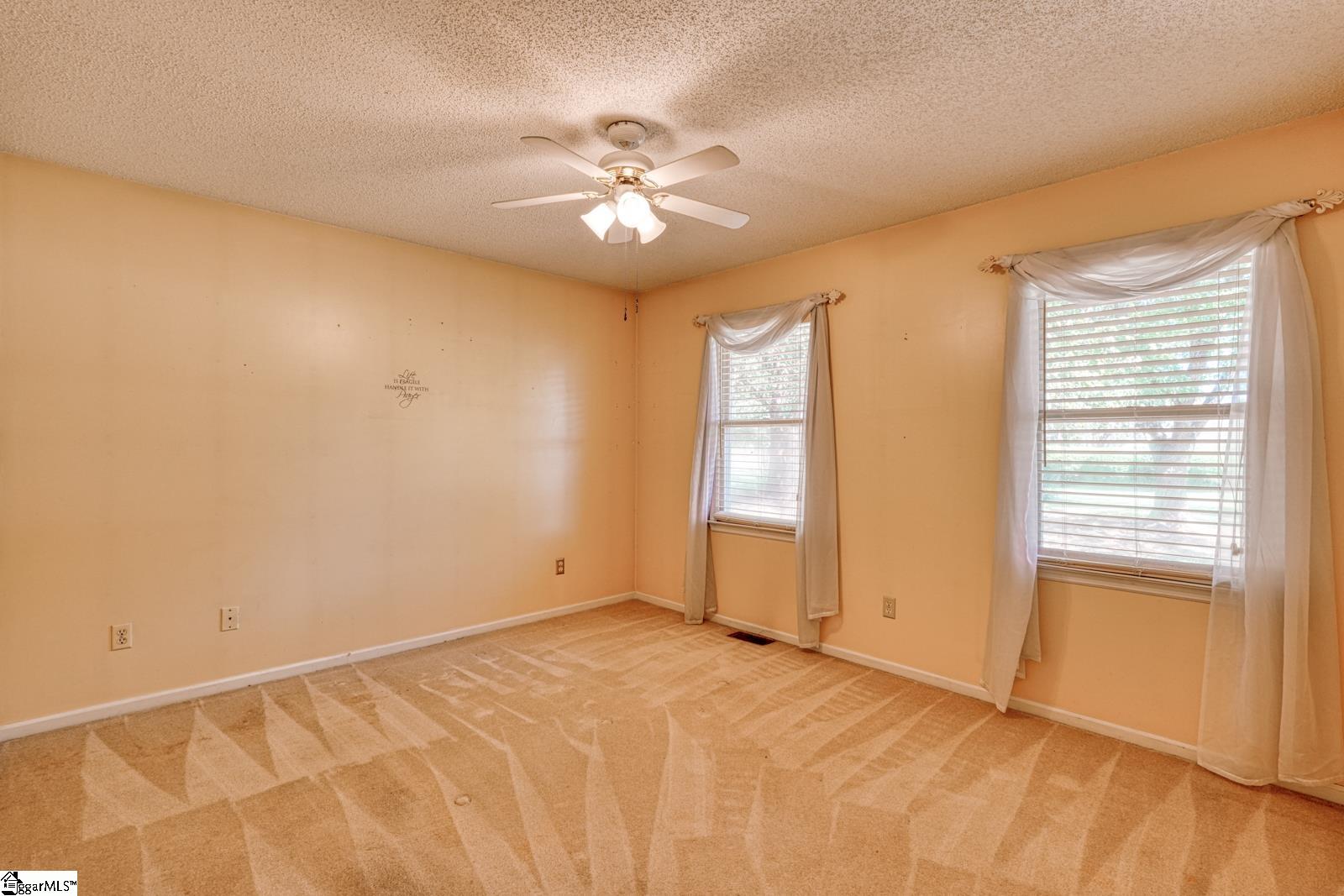 404 Cresthaven Drive Property Photo 26