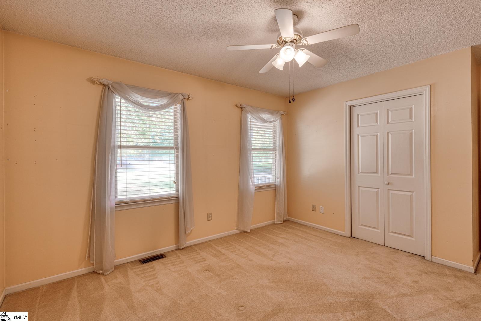 404 Cresthaven Drive Property Photo 27