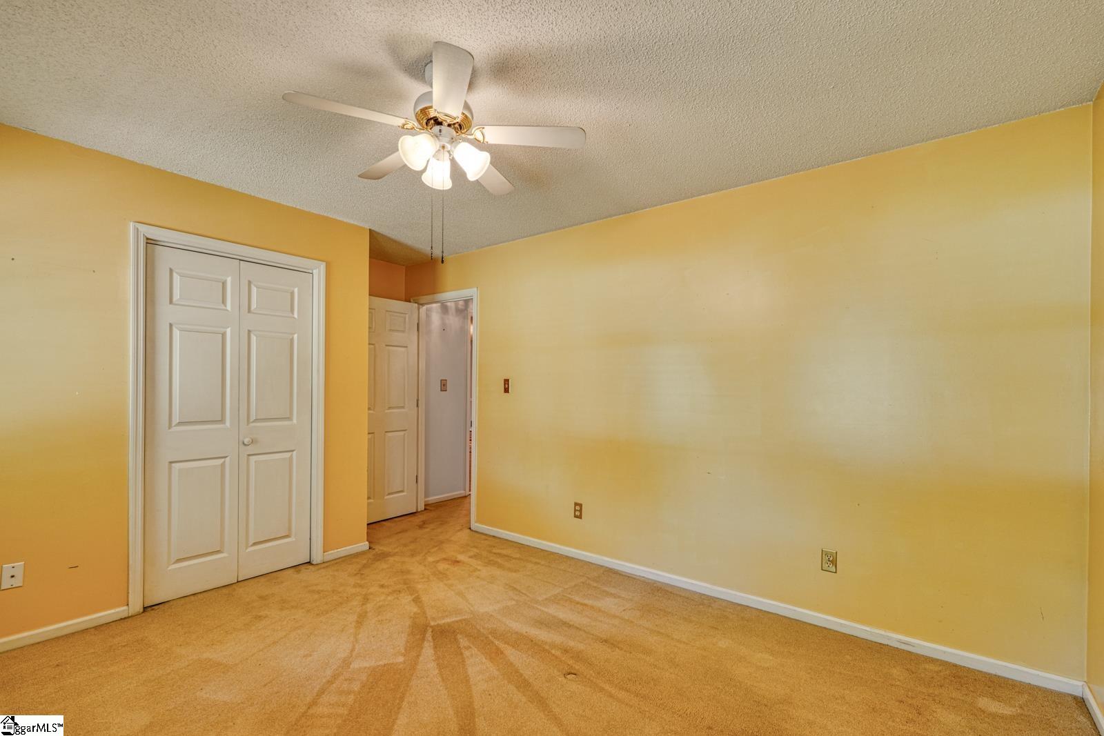 404 Cresthaven Drive Property Photo 28