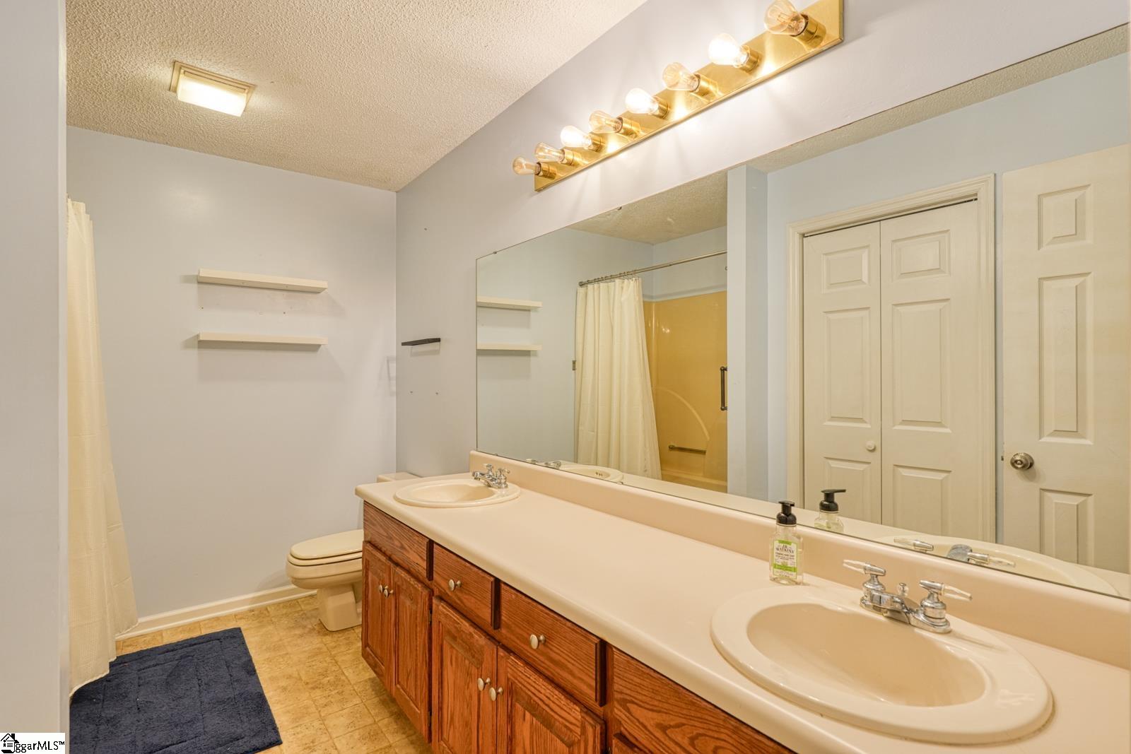 404 Cresthaven Drive Property Photo 29