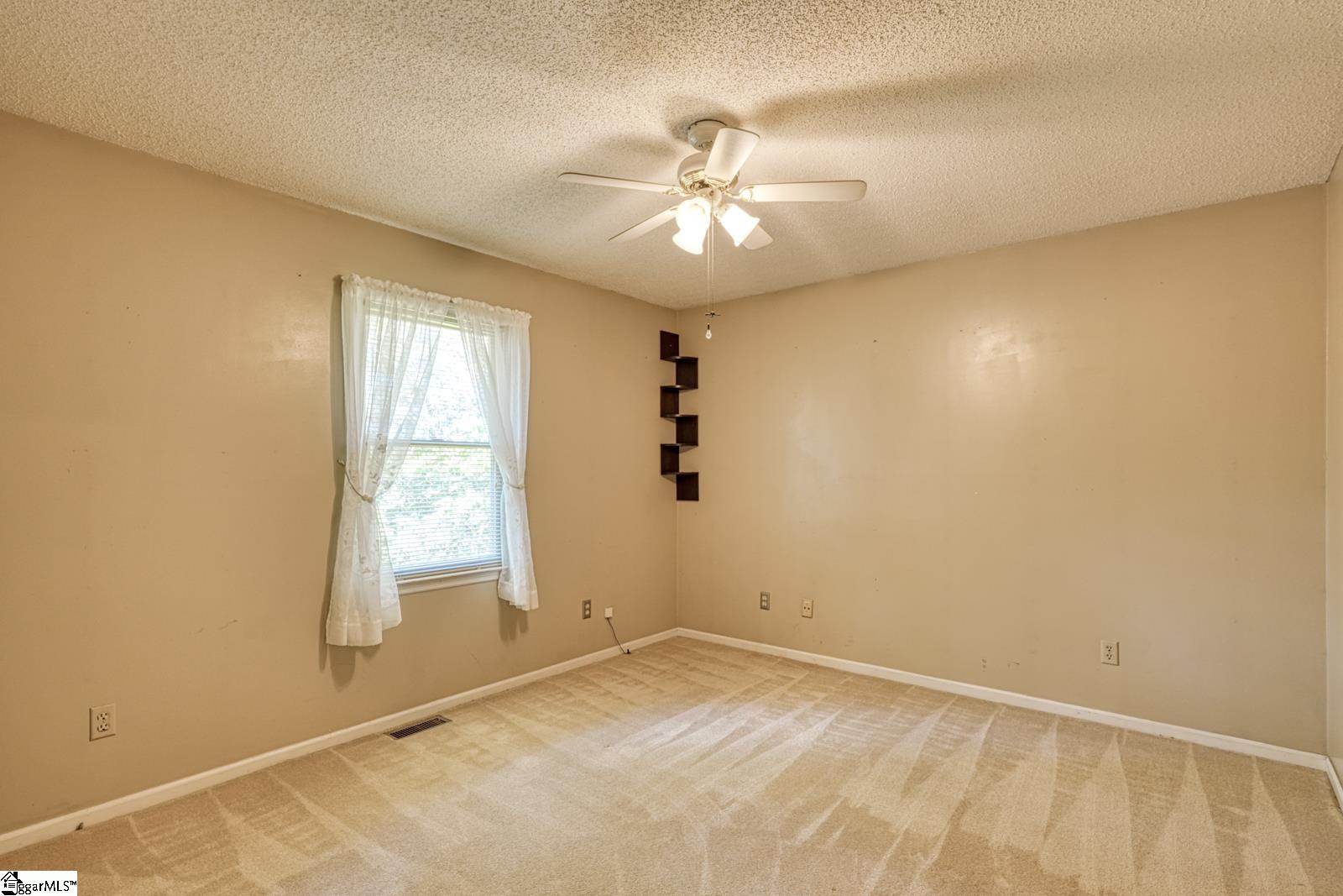 404 Cresthaven Drive Property Photo 30