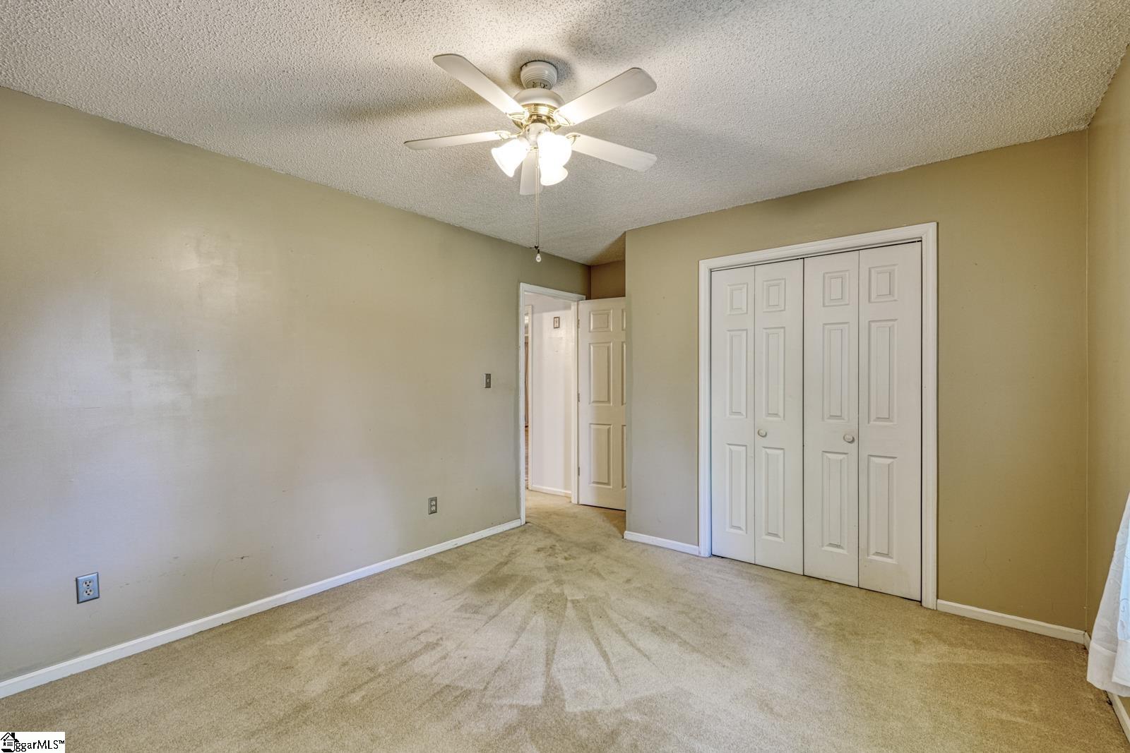 404 Cresthaven Drive Property Photo 32