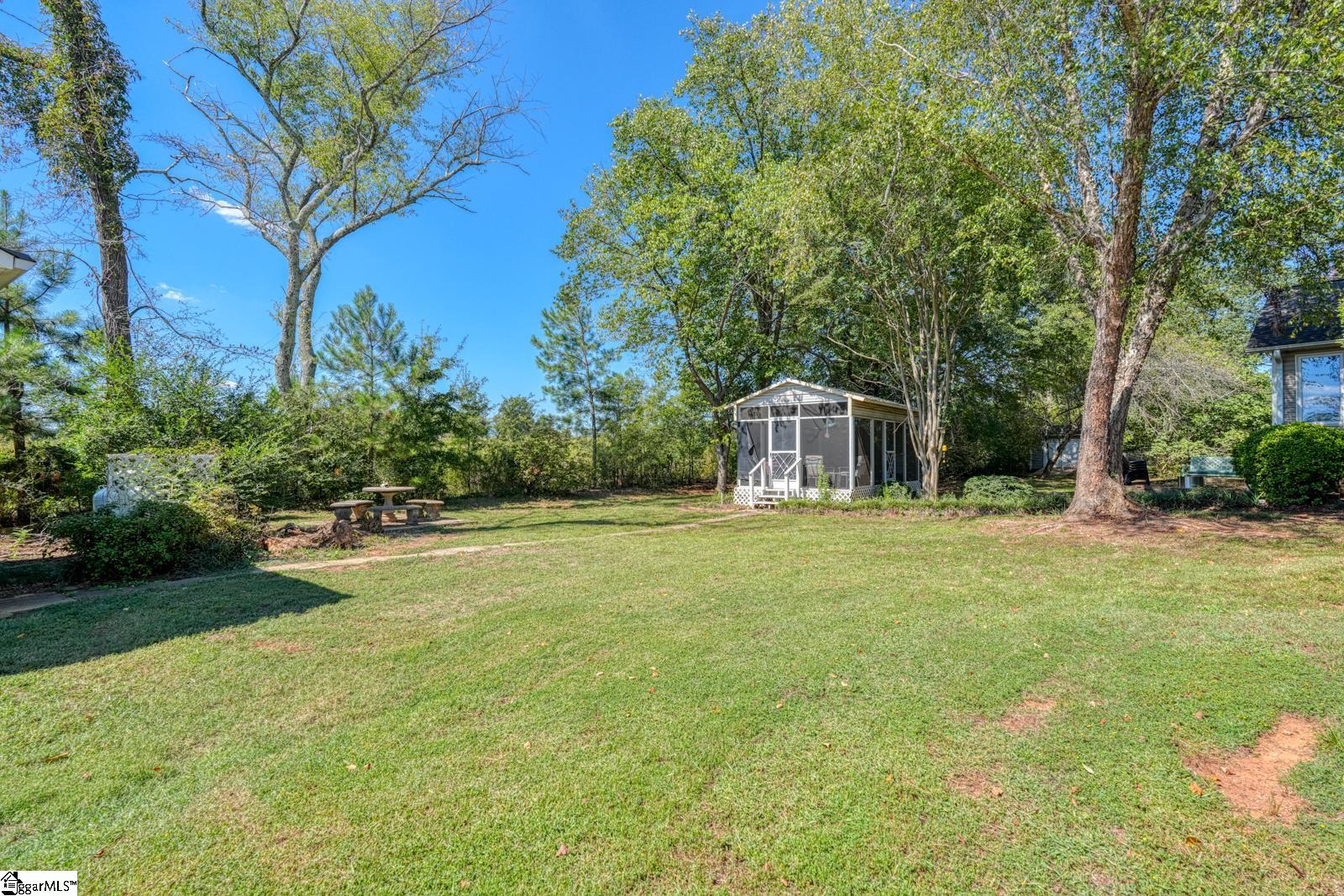 404 Cresthaven Drive Property Photo 34