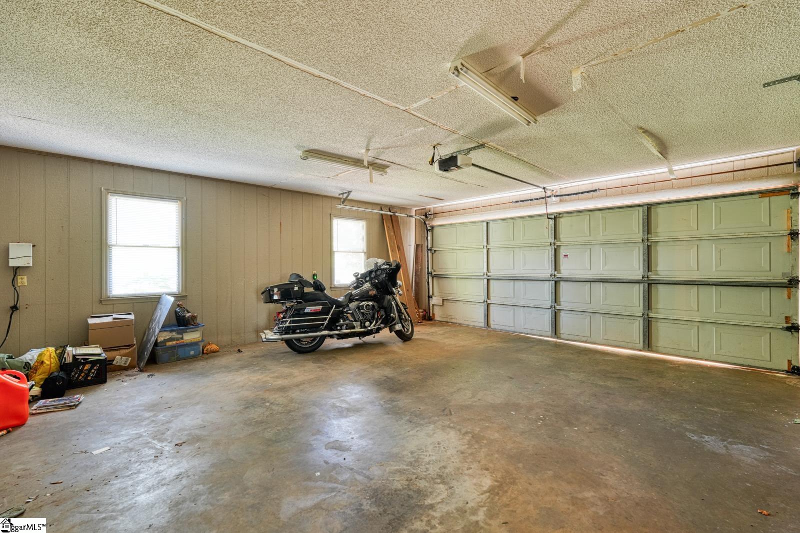 404 Cresthaven Drive Property Photo 42