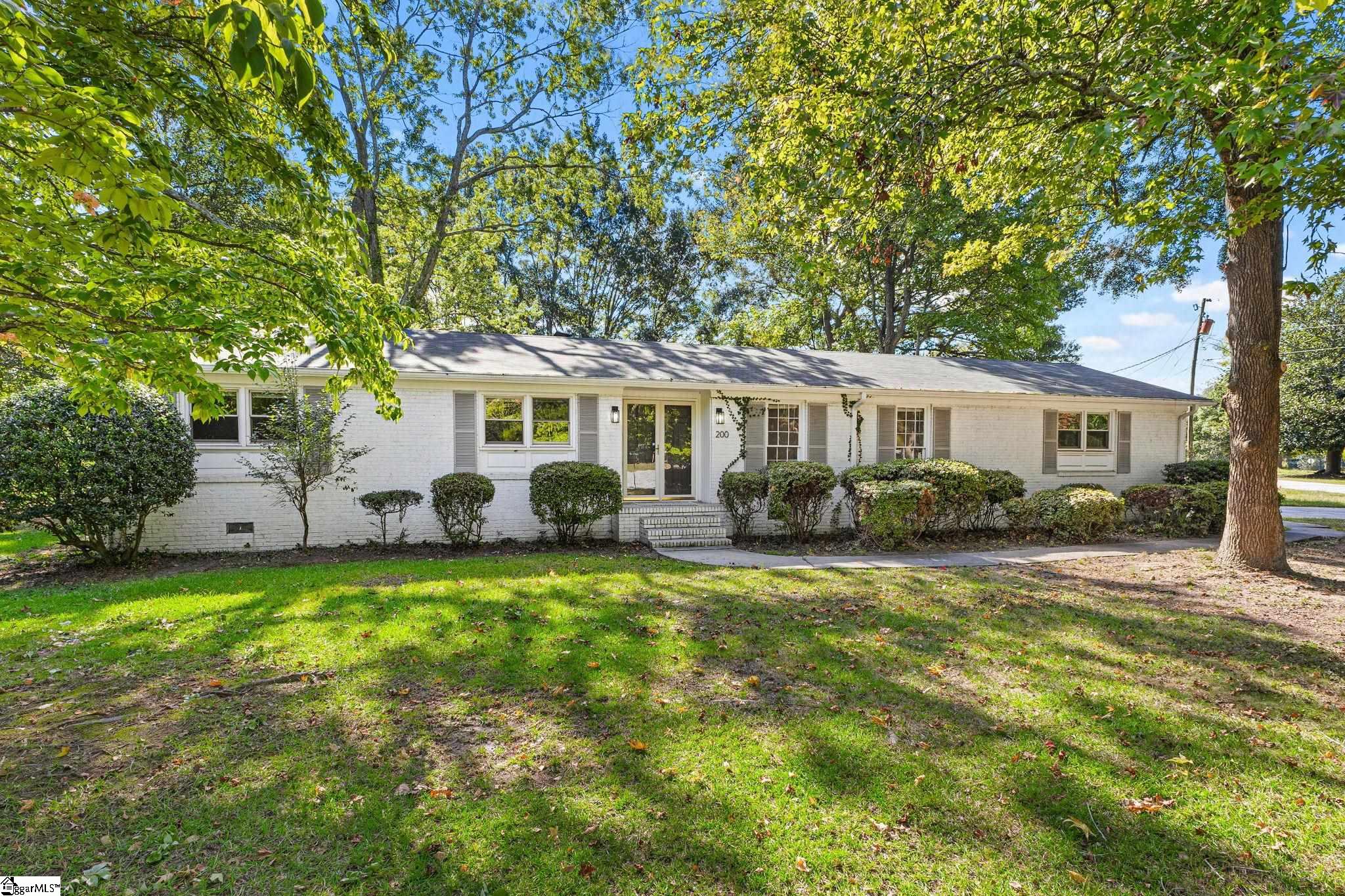 200 Lanewood Drive Property Photo 2