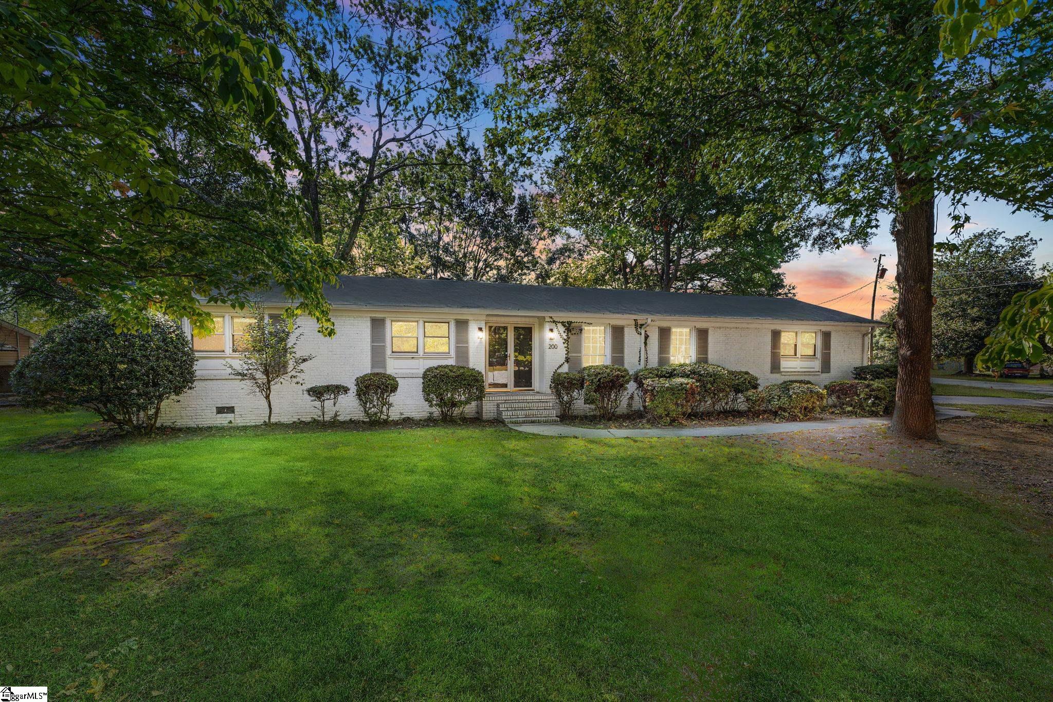 200 Lanewood Drive Property Photo 3