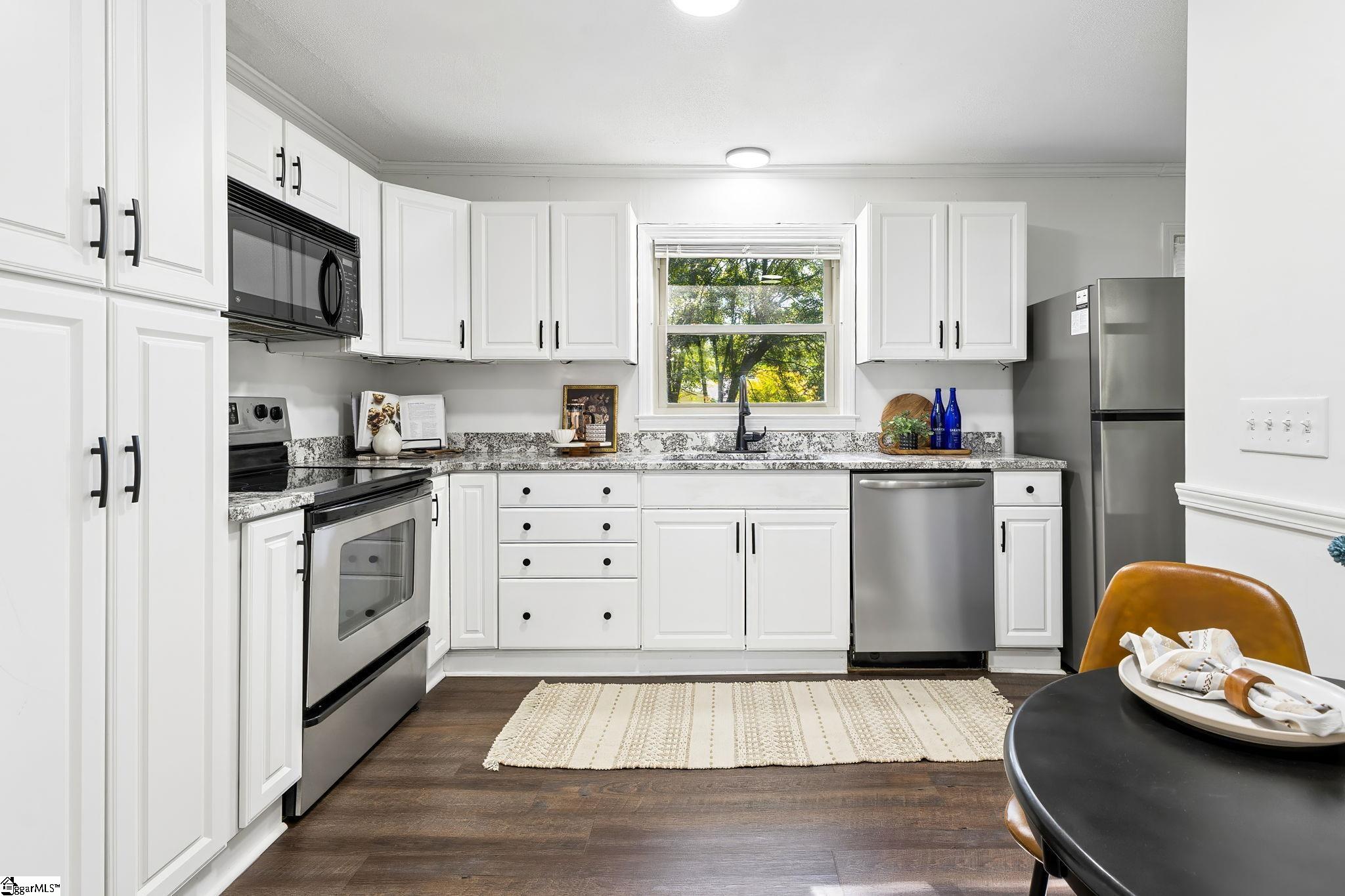 200 Lanewood Drive Property Photo 15
