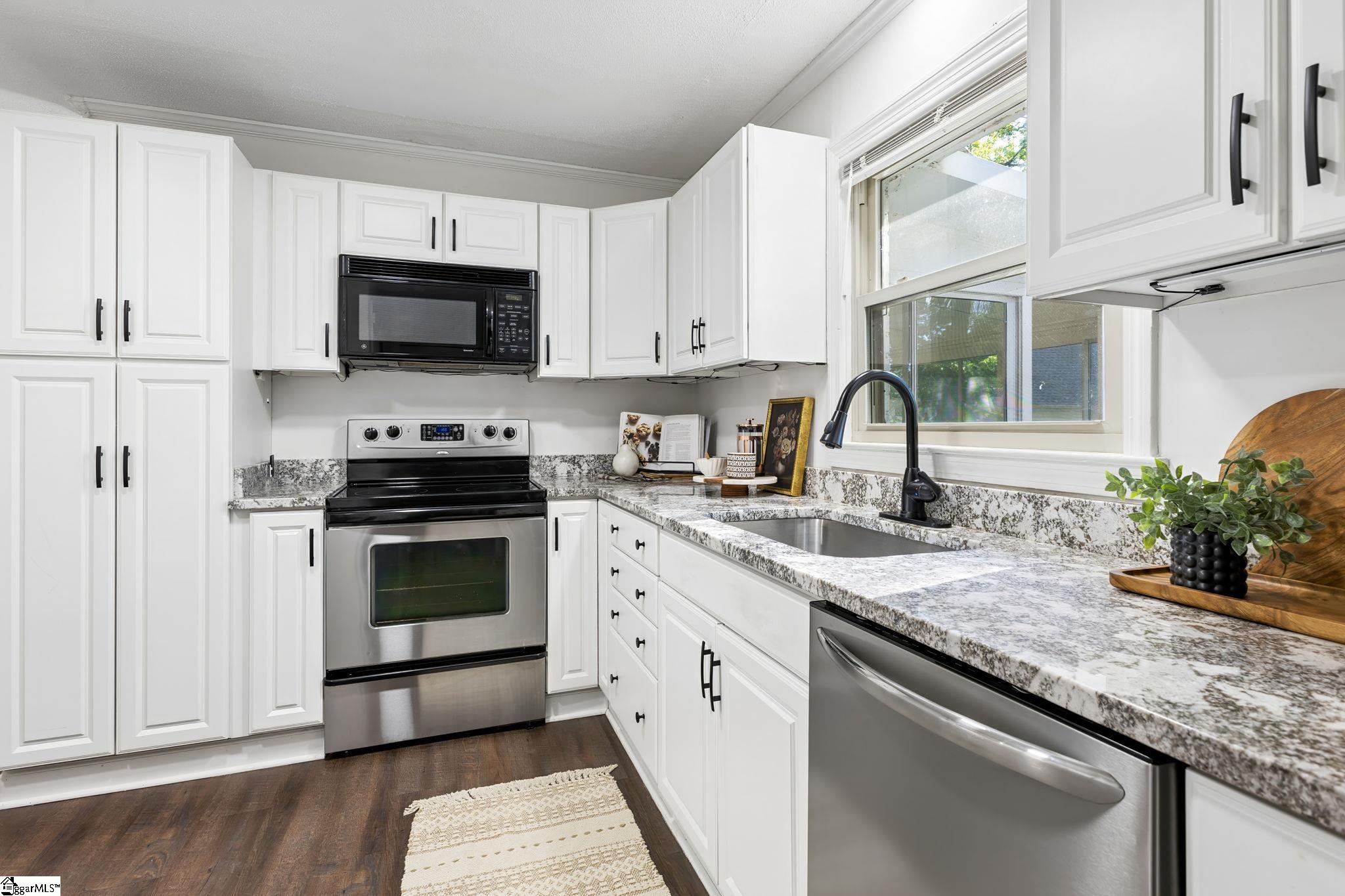 200 Lanewood Drive Property Photo 16