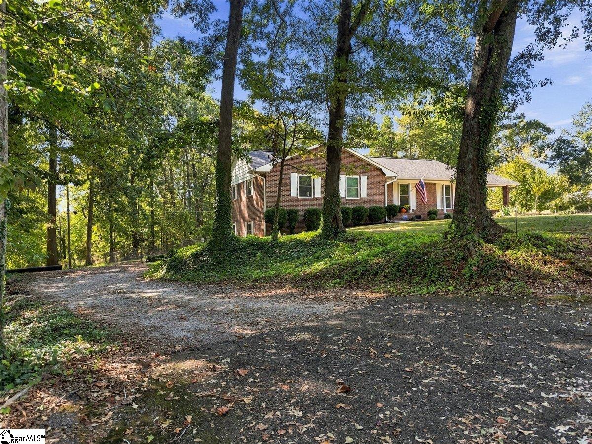 500 Pinewood Drive Property Photo 2
