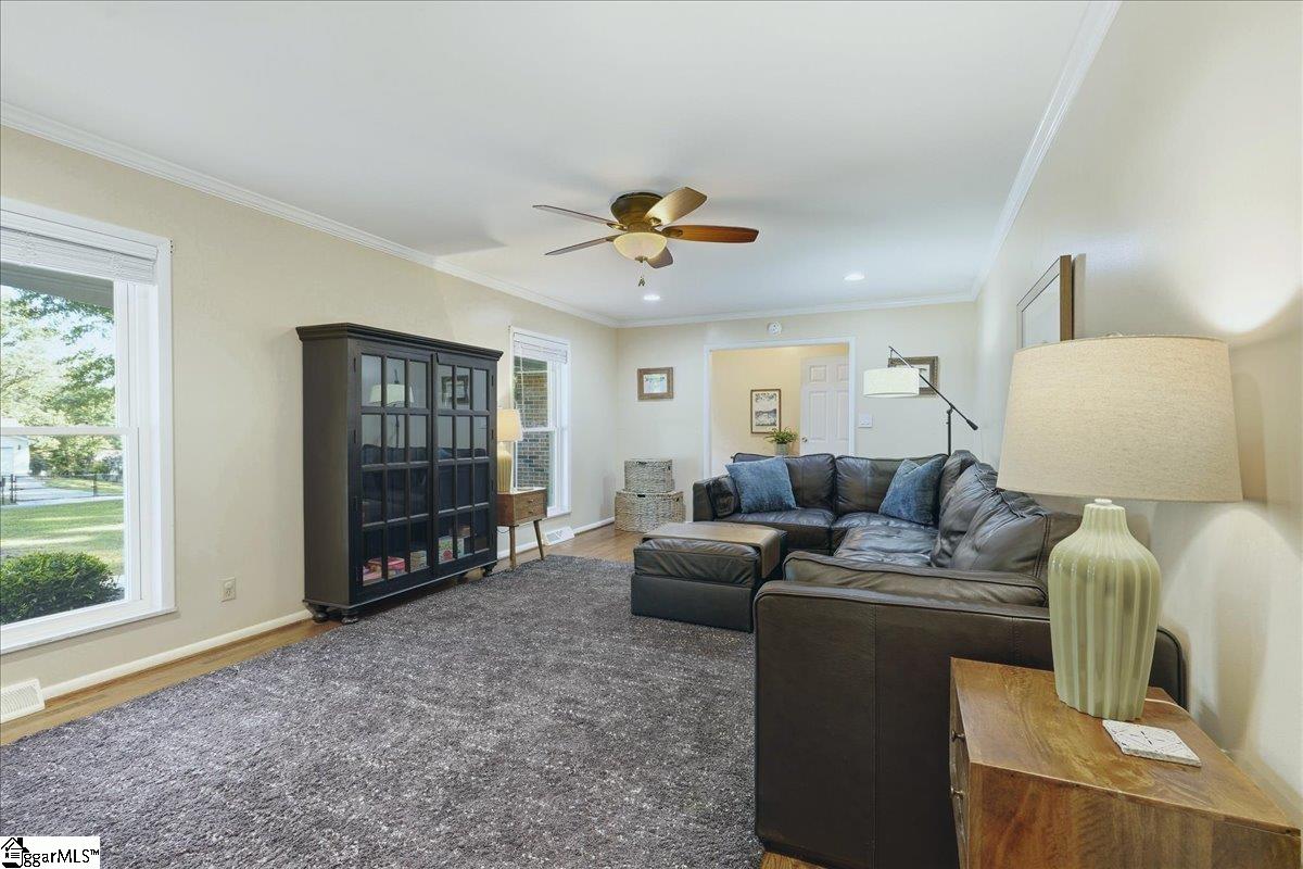 500 Pinewood Drive Property Photo 6