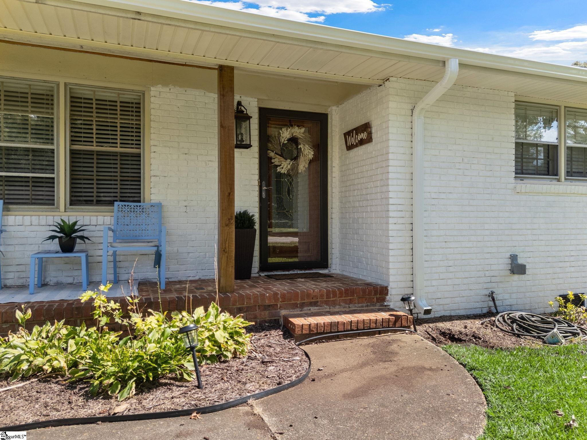 400 Lake Forest Drive Property Photo 4
