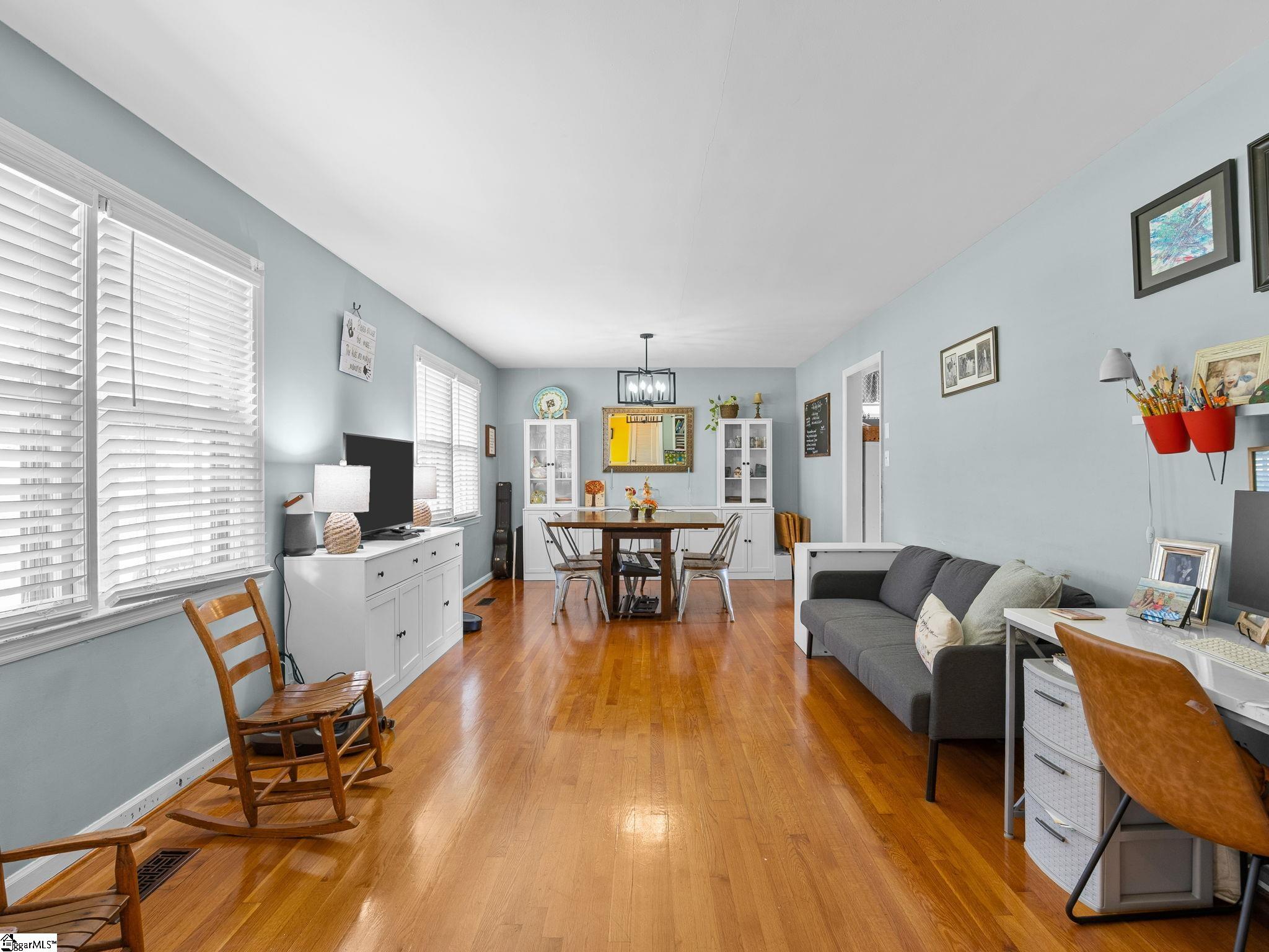 400 Lake Forest Drive Property Photo 9
