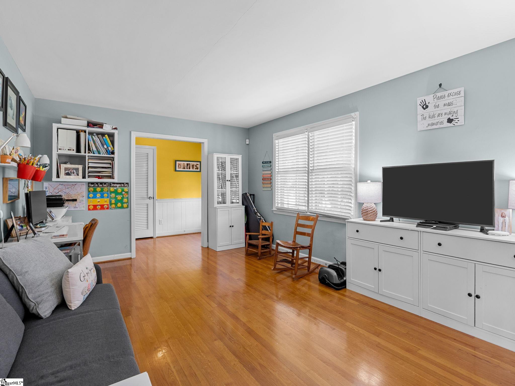 400 Lake Forest Drive Property Photo 11