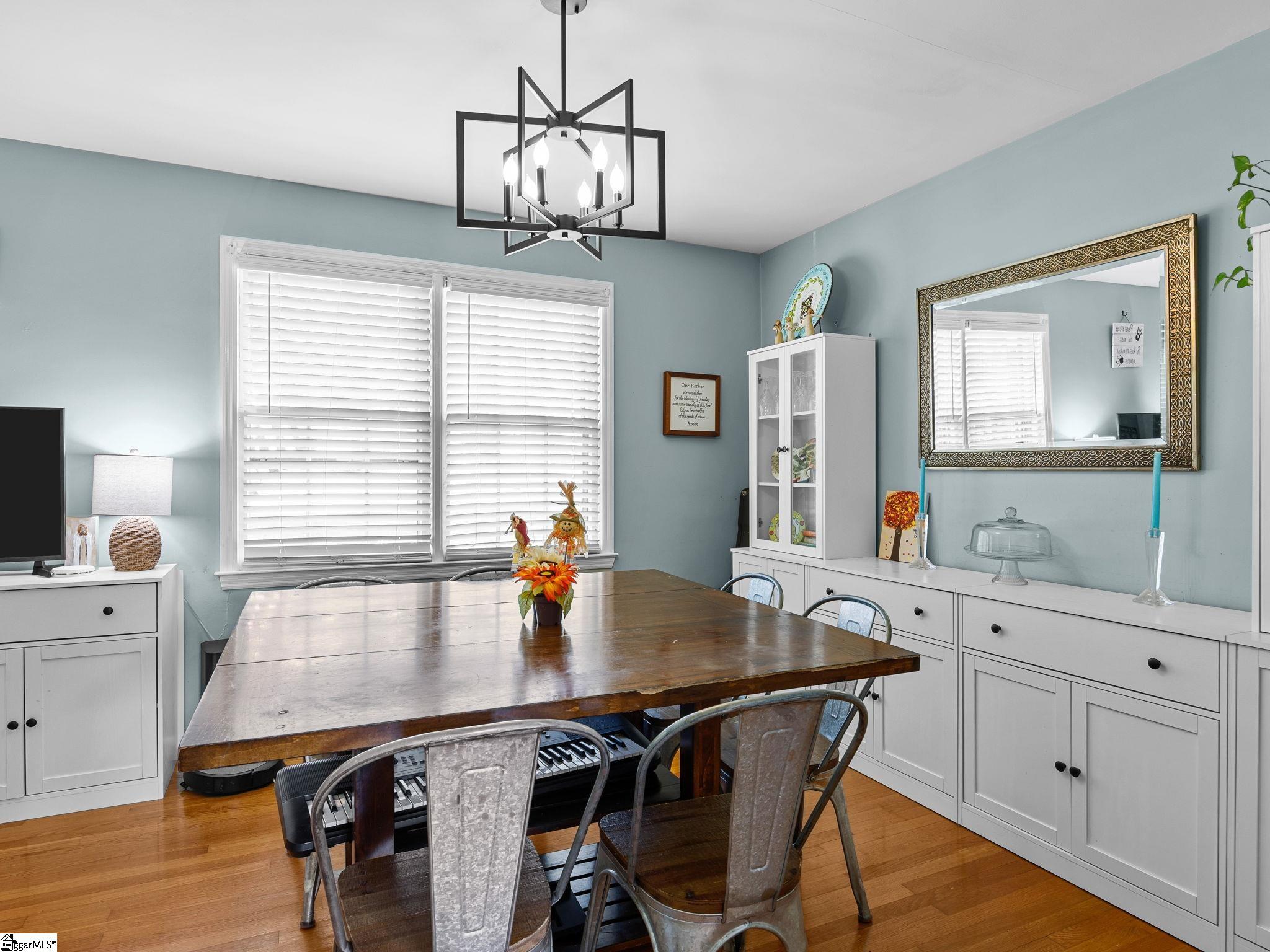 400 Lake Forest Drive Property Photo 14