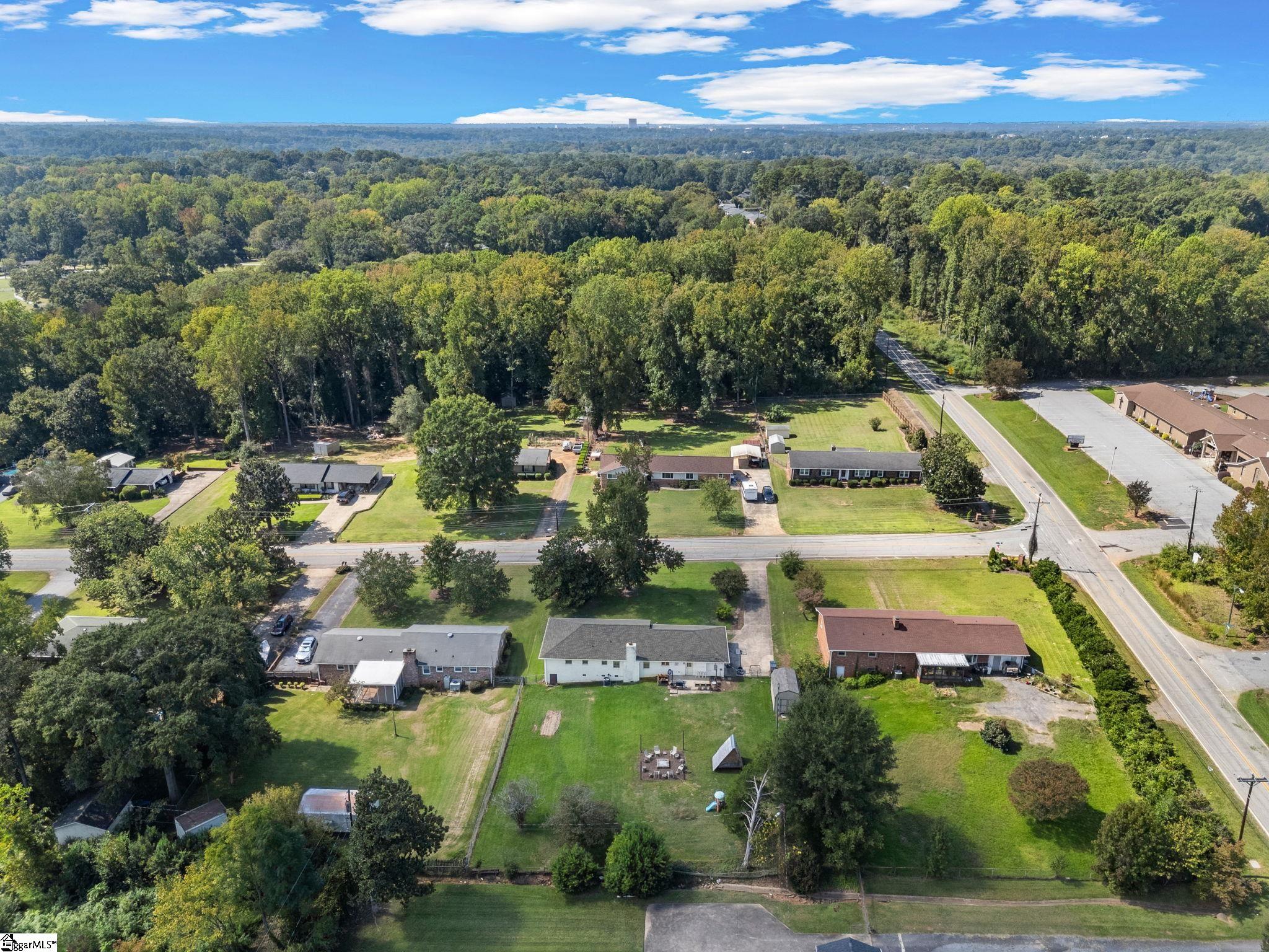 400 Lake Forest Drive Property Photo 44