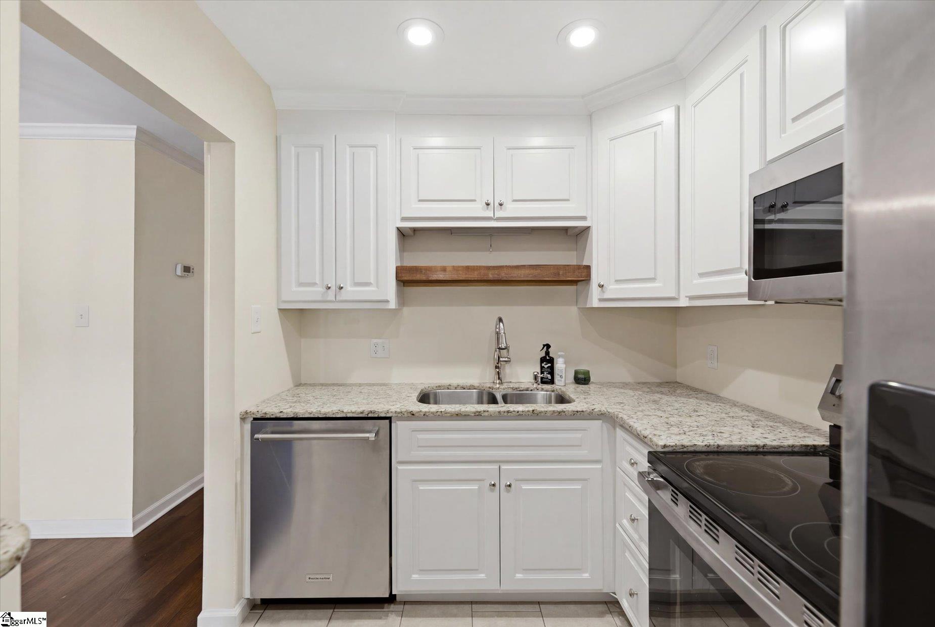925 Cleveland Street Property Photo 13