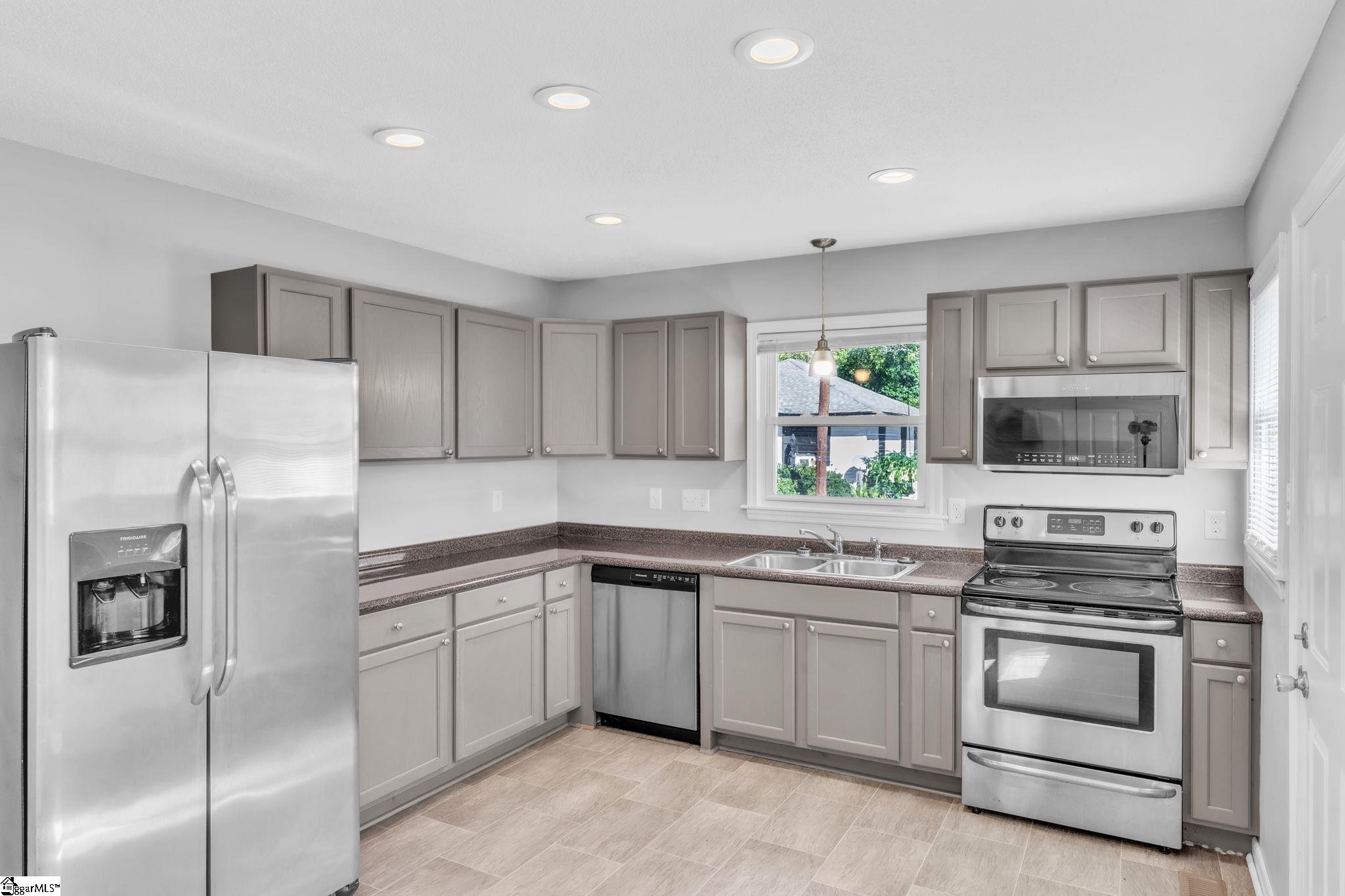 161 Home Street Property Photo 6