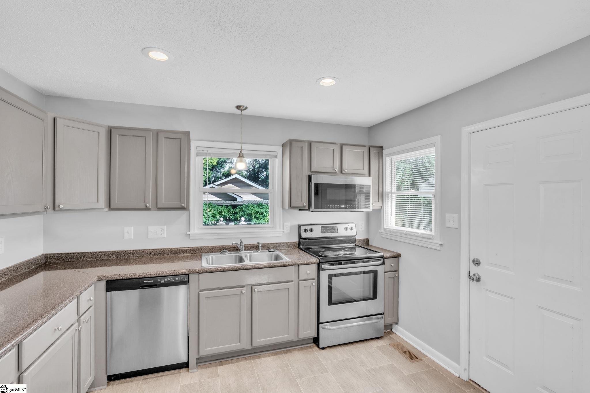 161 Home Street Property Photo 7