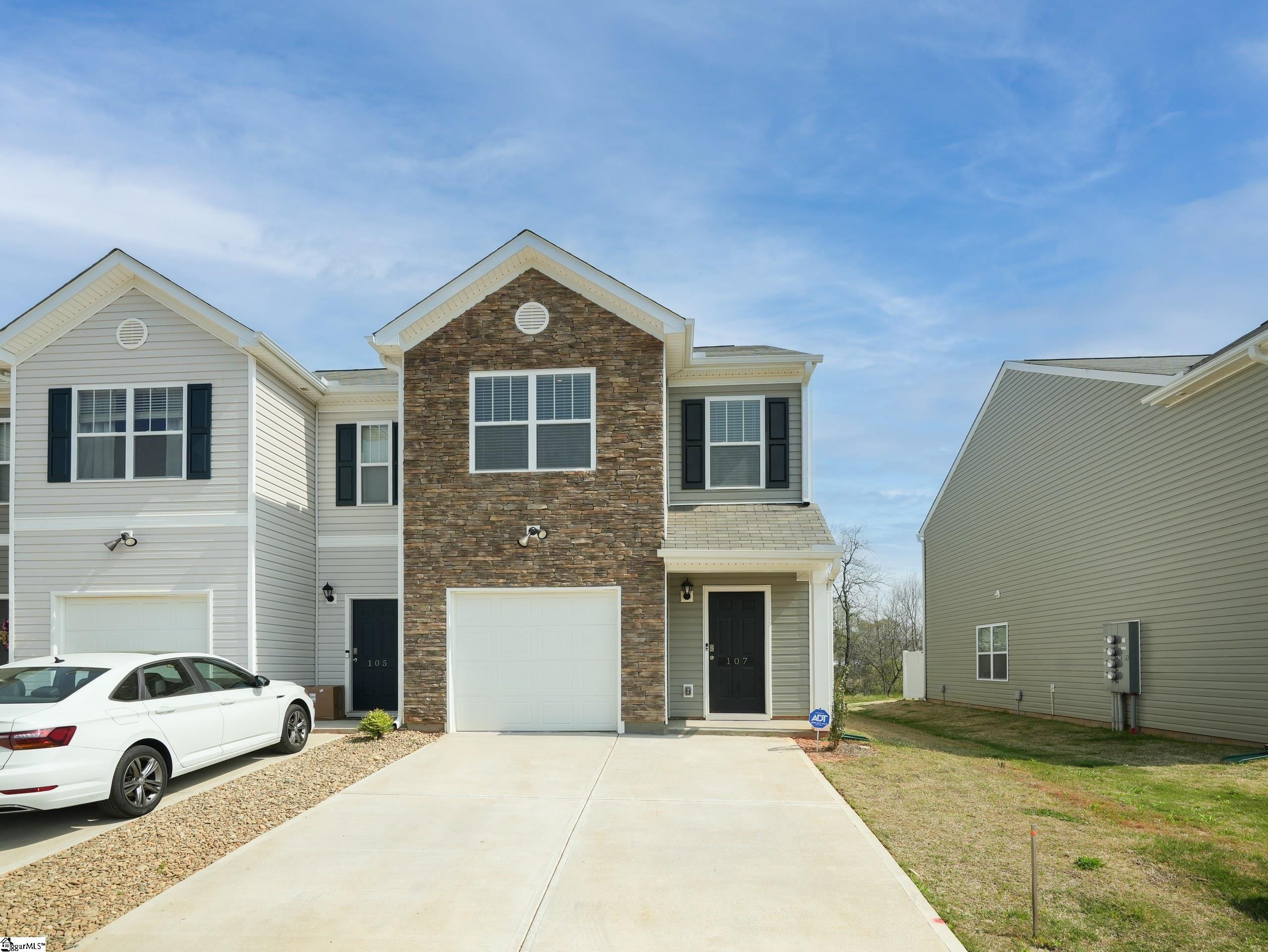 107 Sunriff Court Property Photo 2