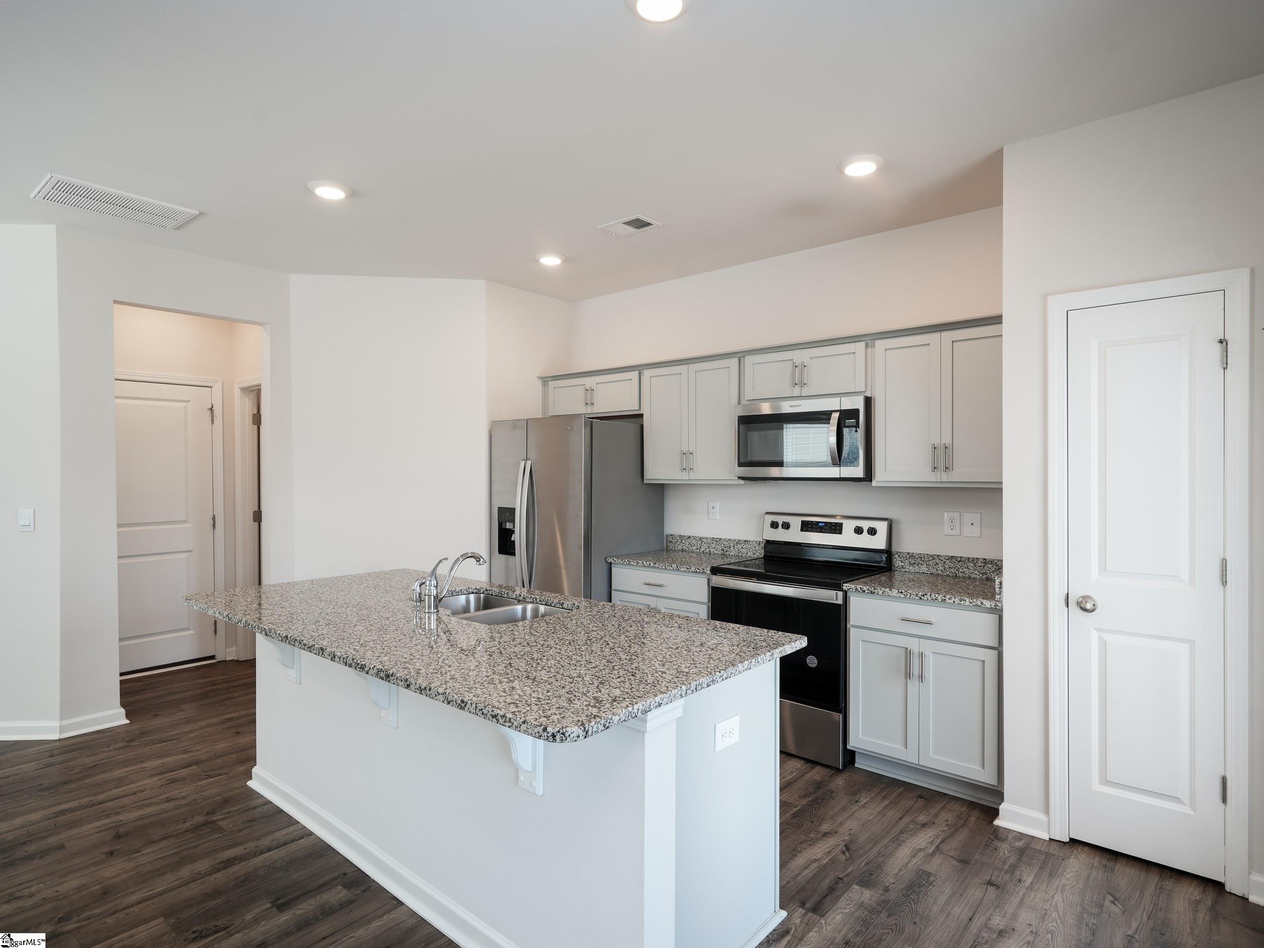 107 Sunriff Court Property Photo 8