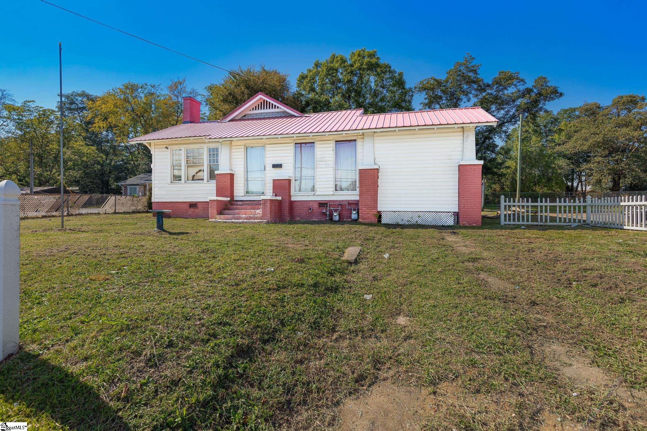 919 N Limestone Street Property Photo 3