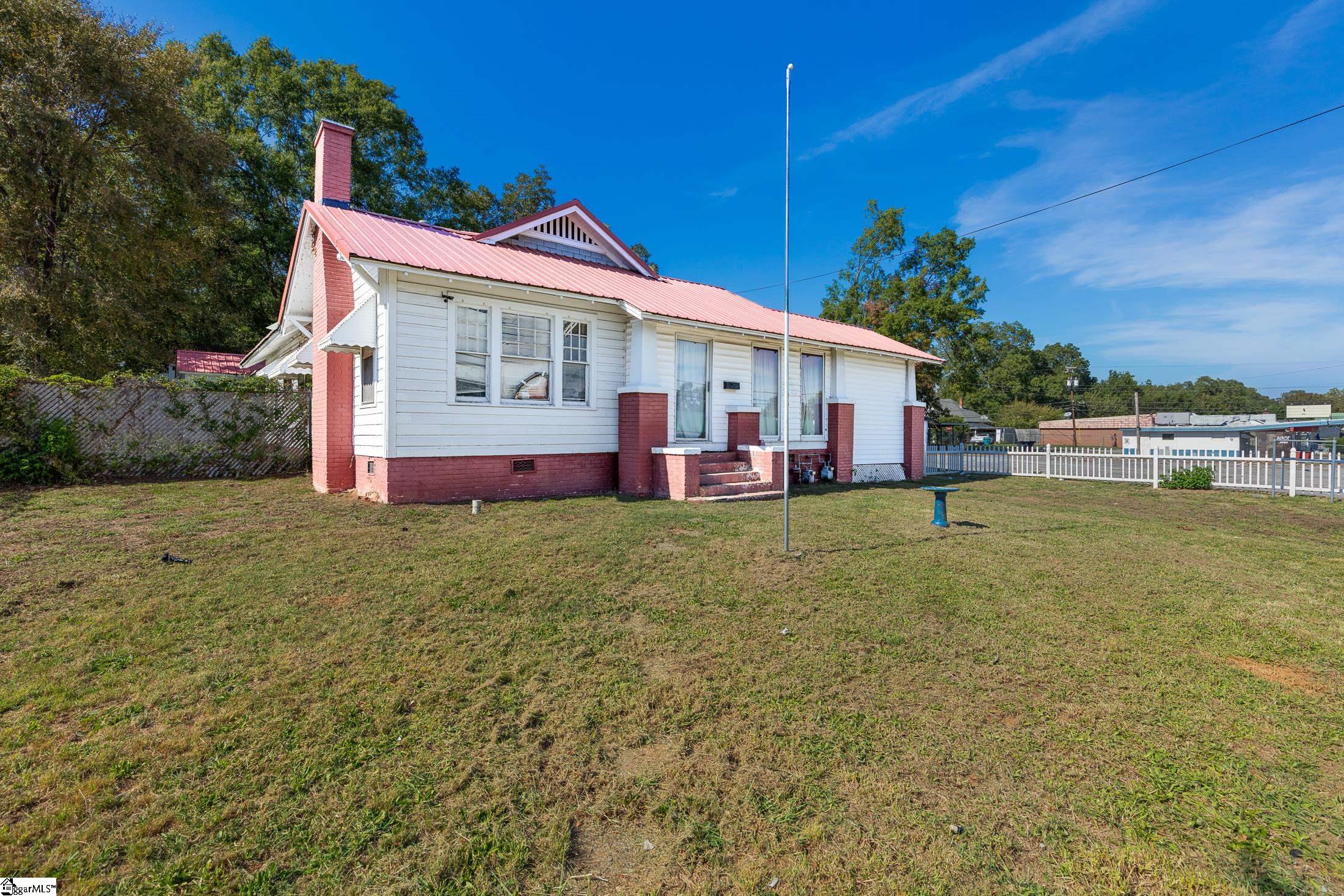 919 N Limestone Street Property Photo 4