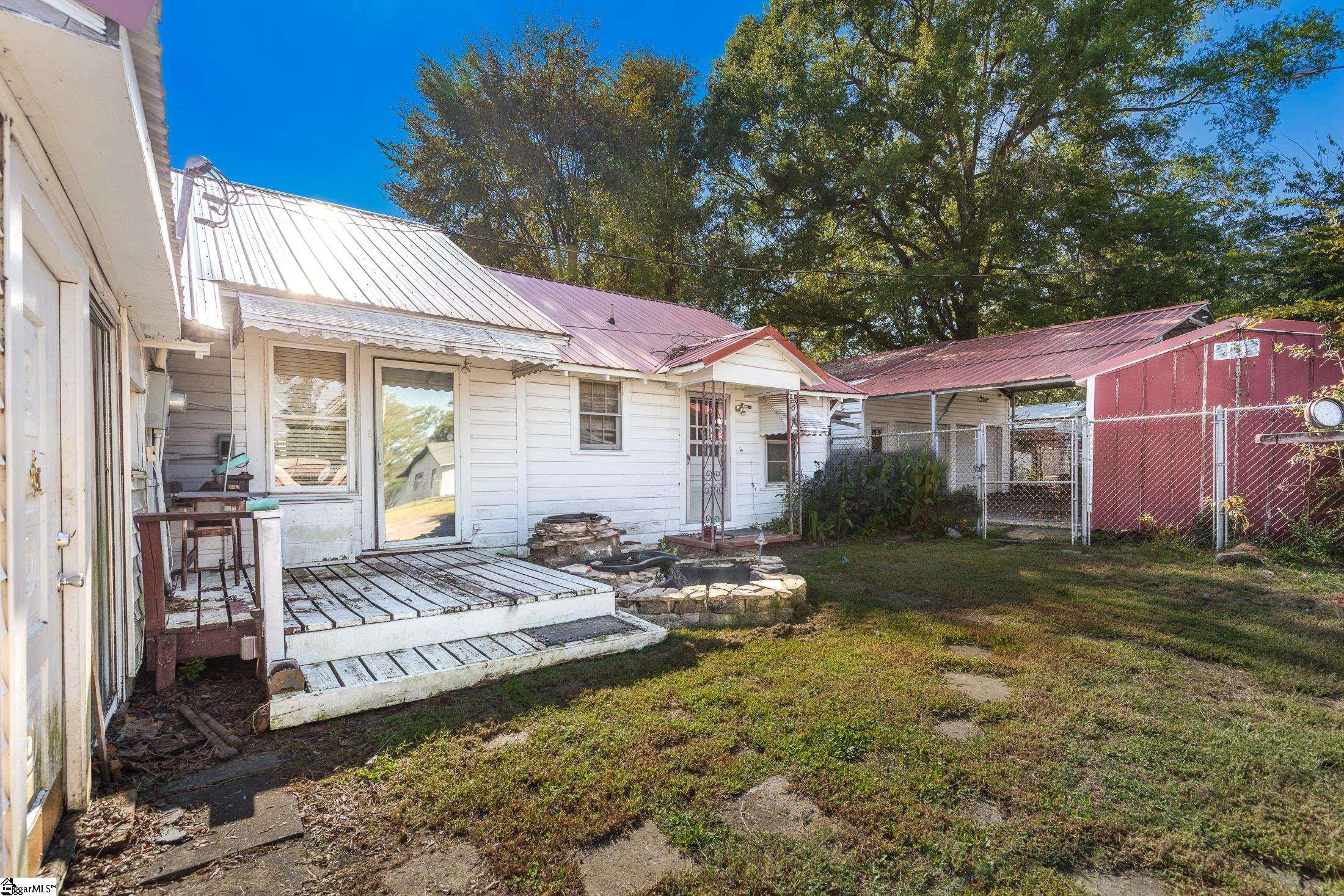 919 N Limestone Street Property Photo 6
