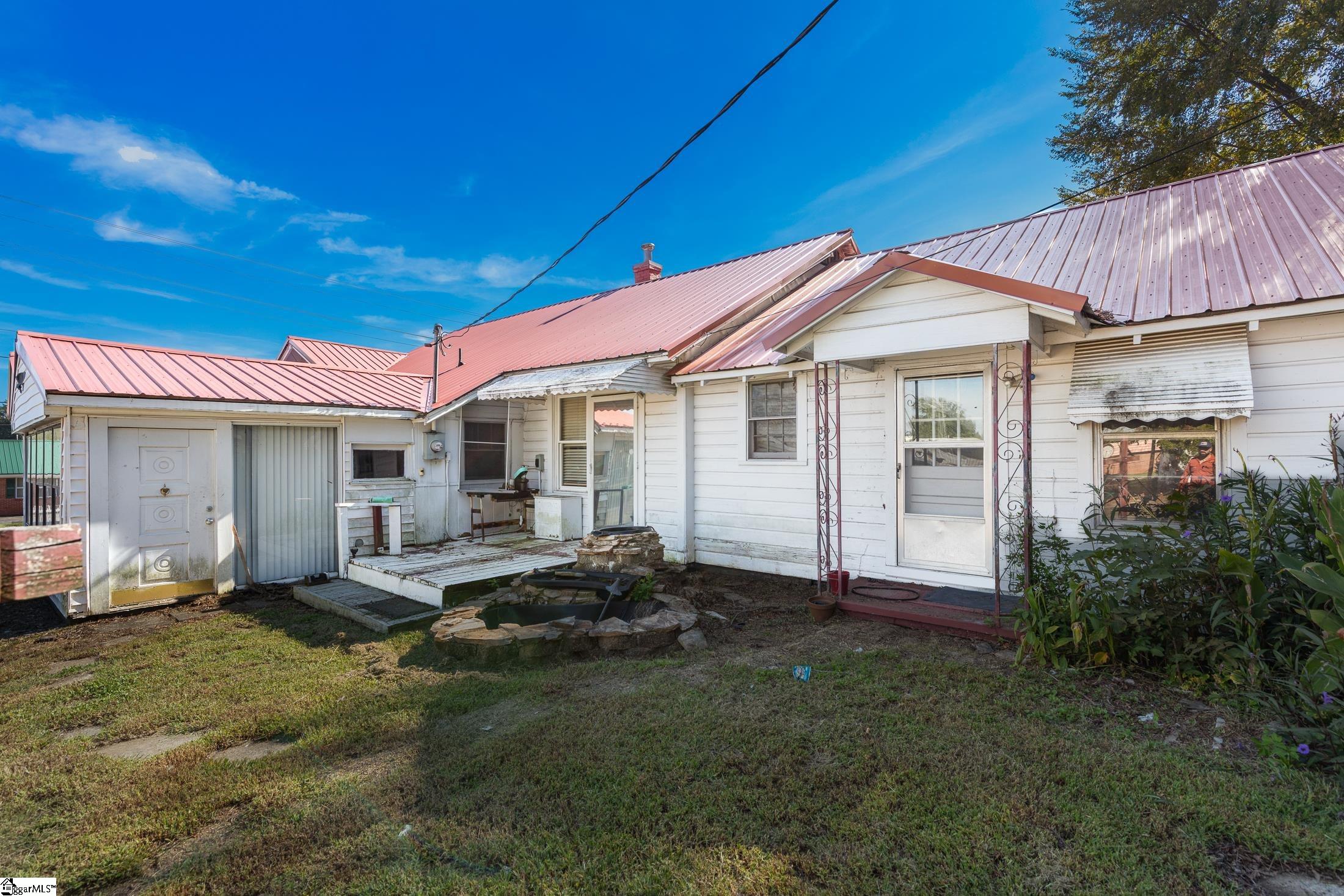 919 N Limestone Street Property Photo 7