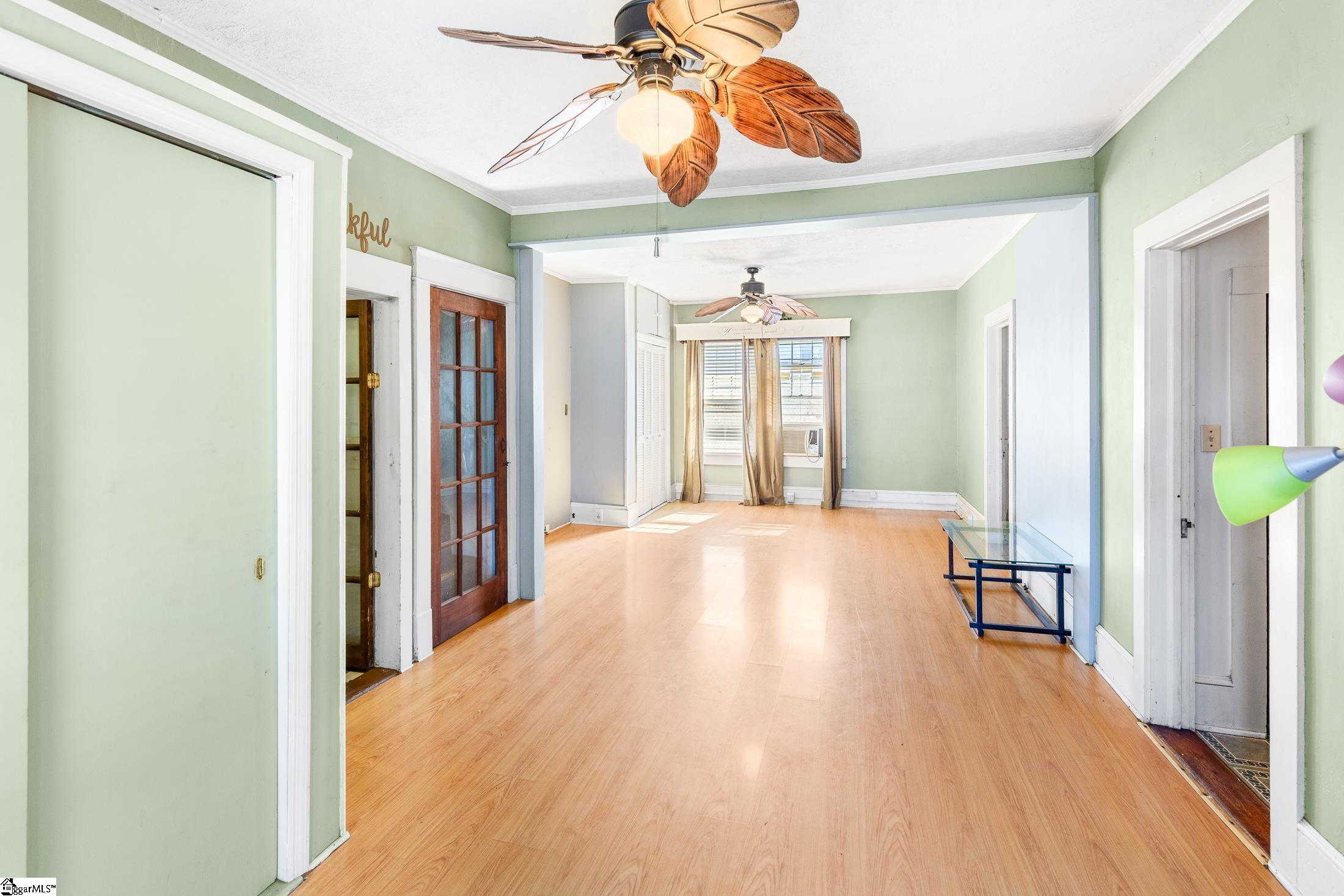 919 N Limestone Street Property Photo 8