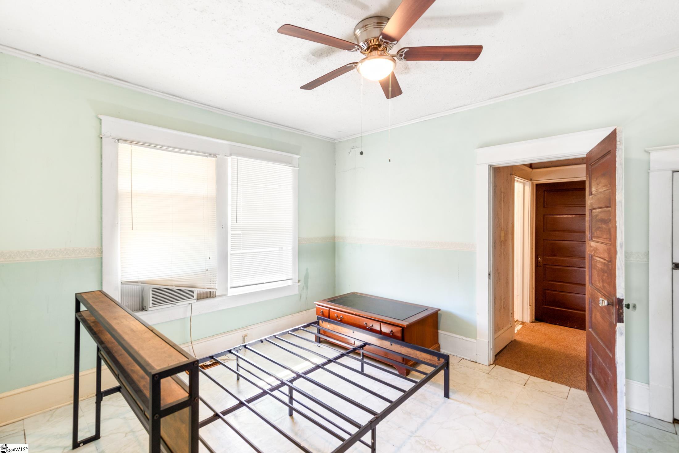 919 N Limestone Street Property Photo 15