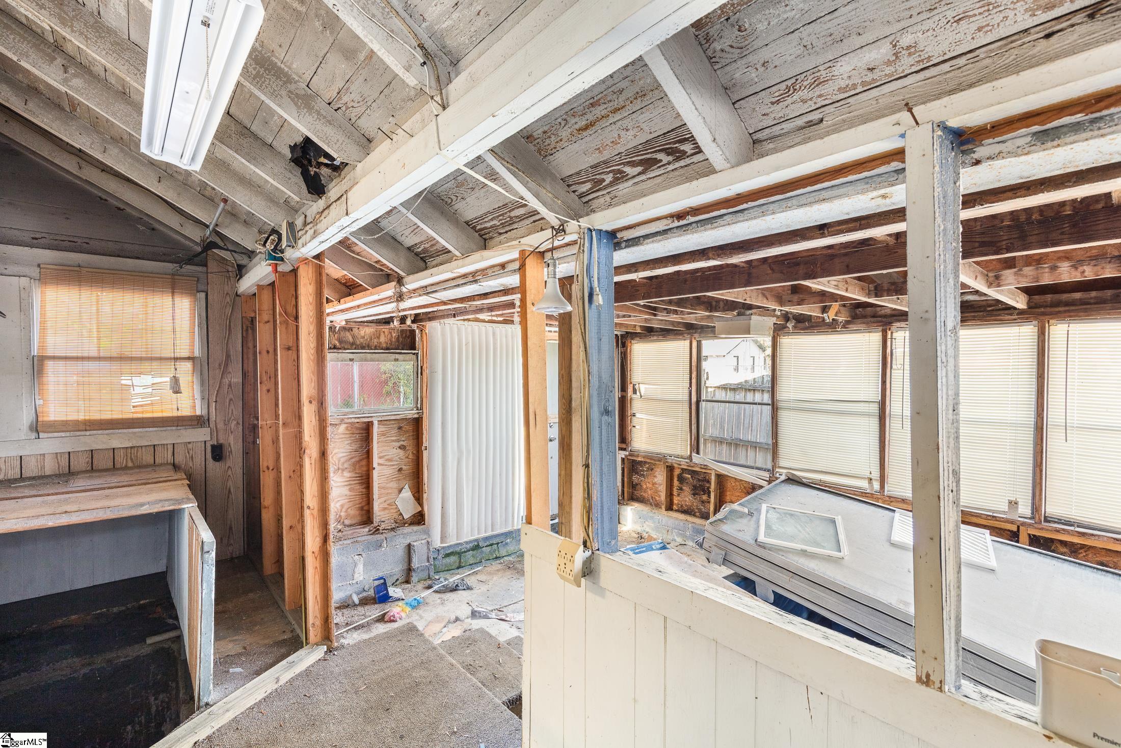 919 N Limestone Street Property Photo 19