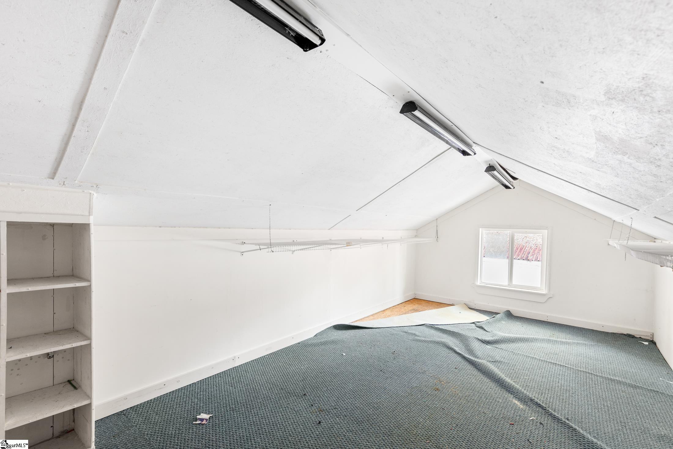 919 N Limestone Street Property Photo 24