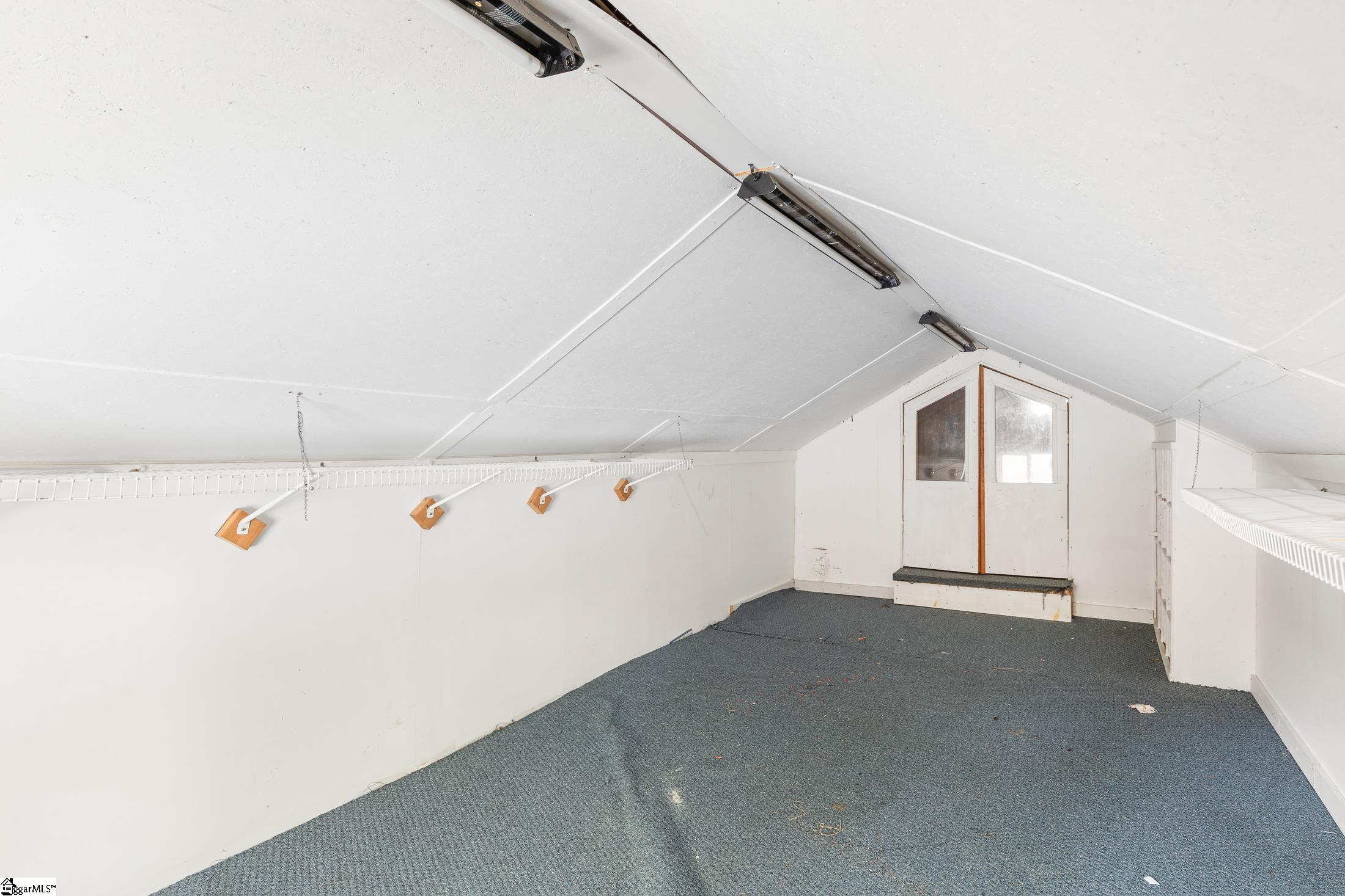919 N Limestone Street Property Photo 25