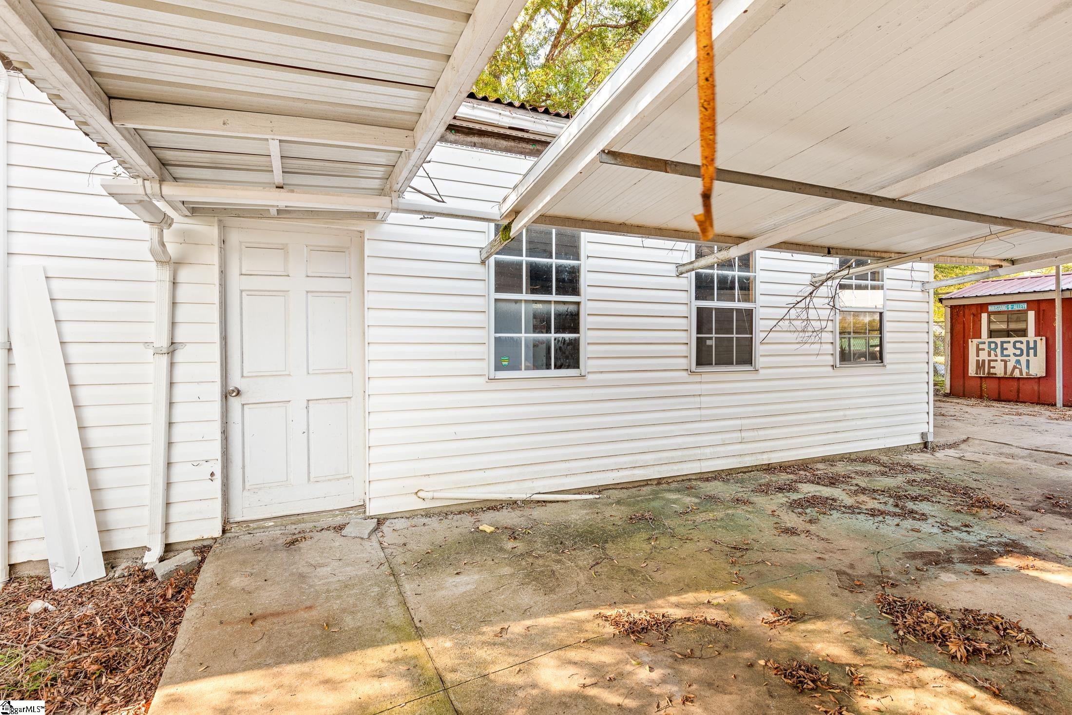 919 N Limestone Street Property Photo 32