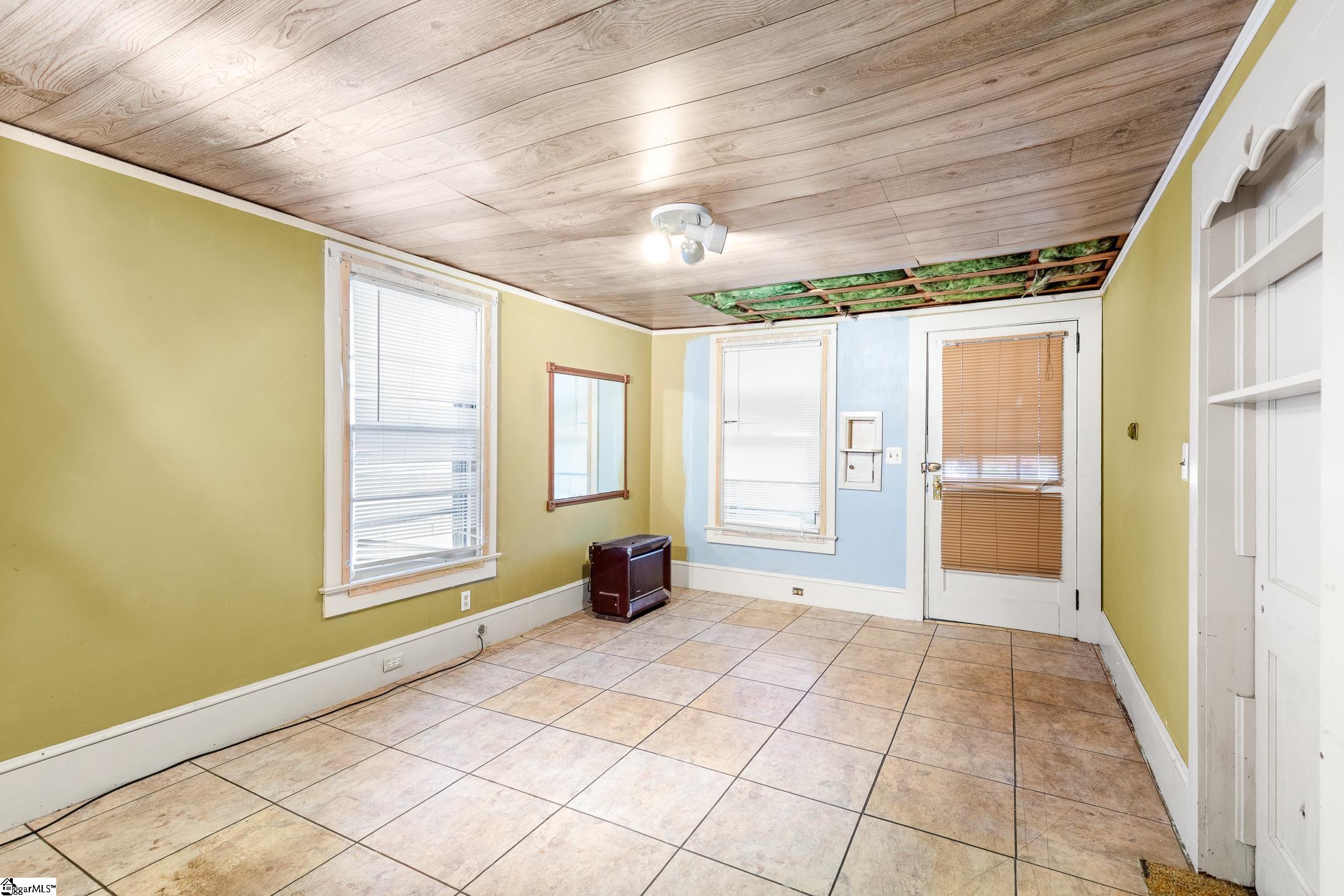919 N Limestone Street Property Photo 33