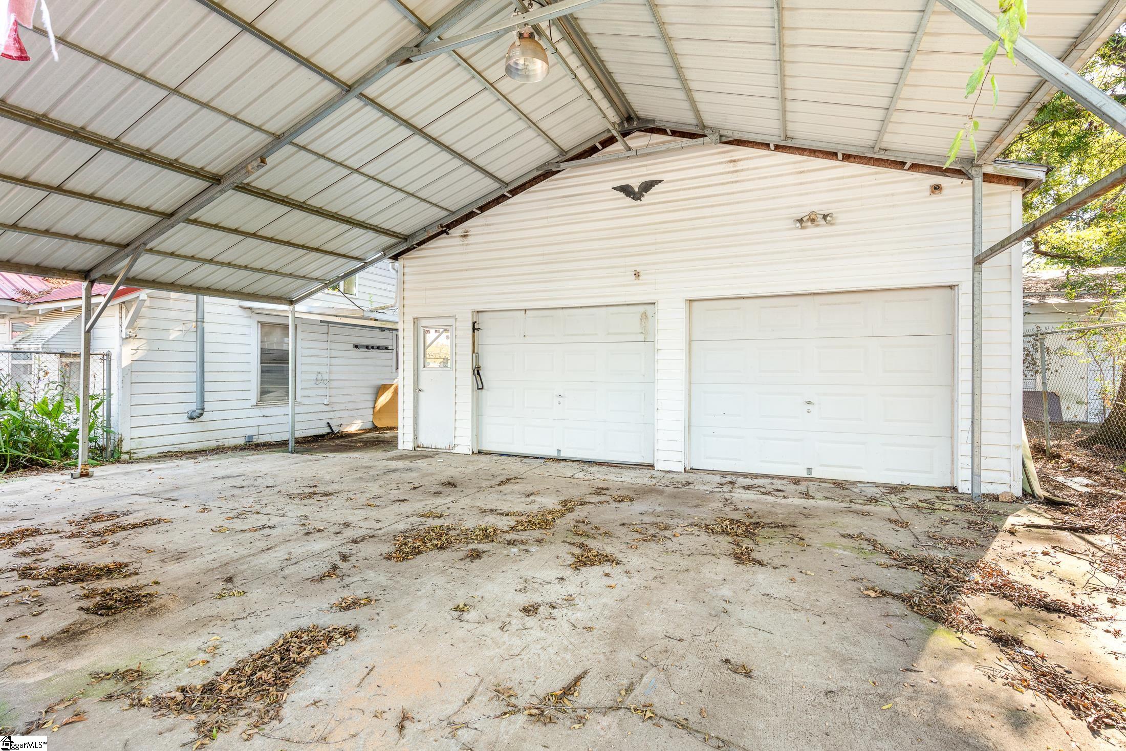 919 N Limestone Street Property Photo 40