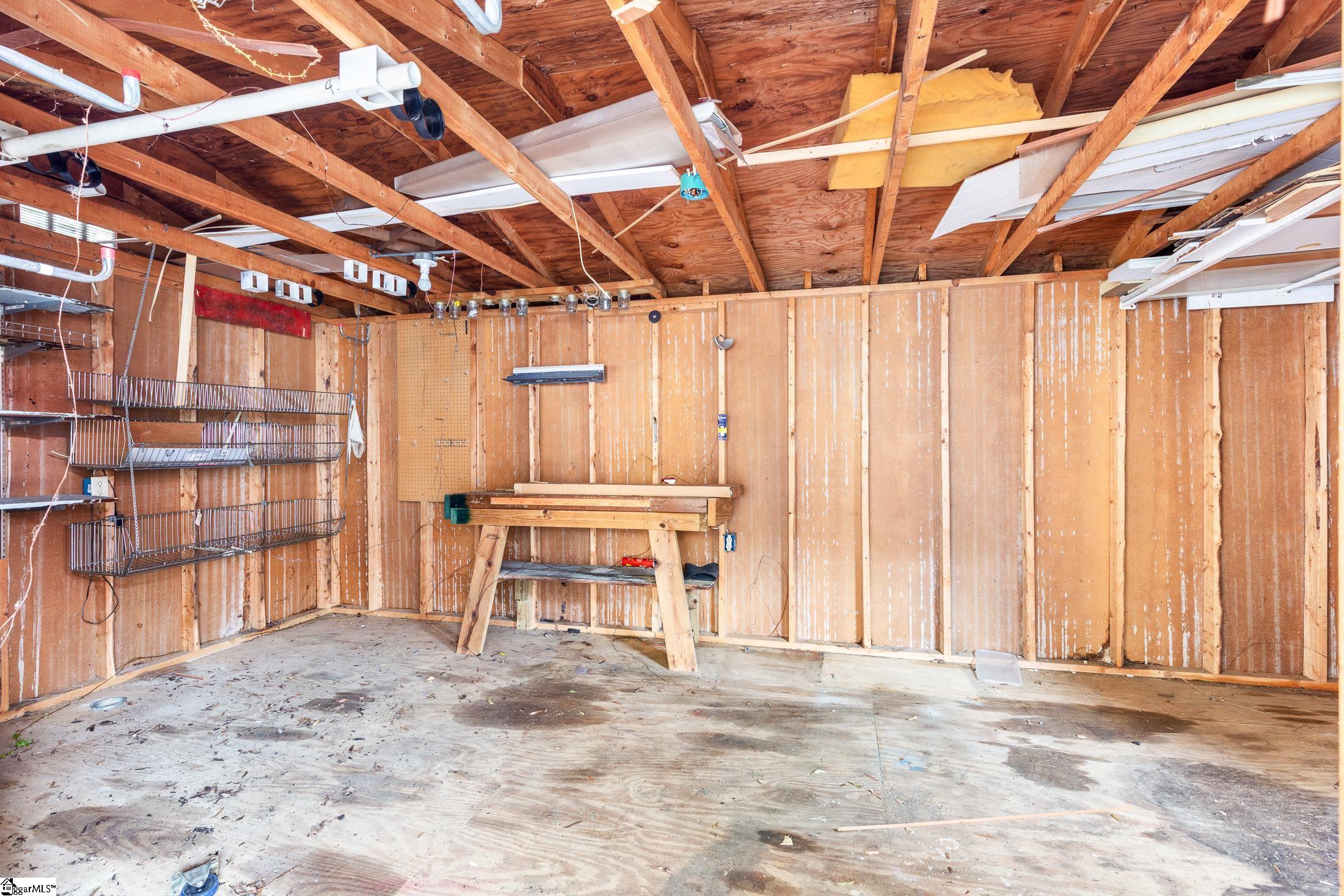 919 N Limestone Street Property Photo 41