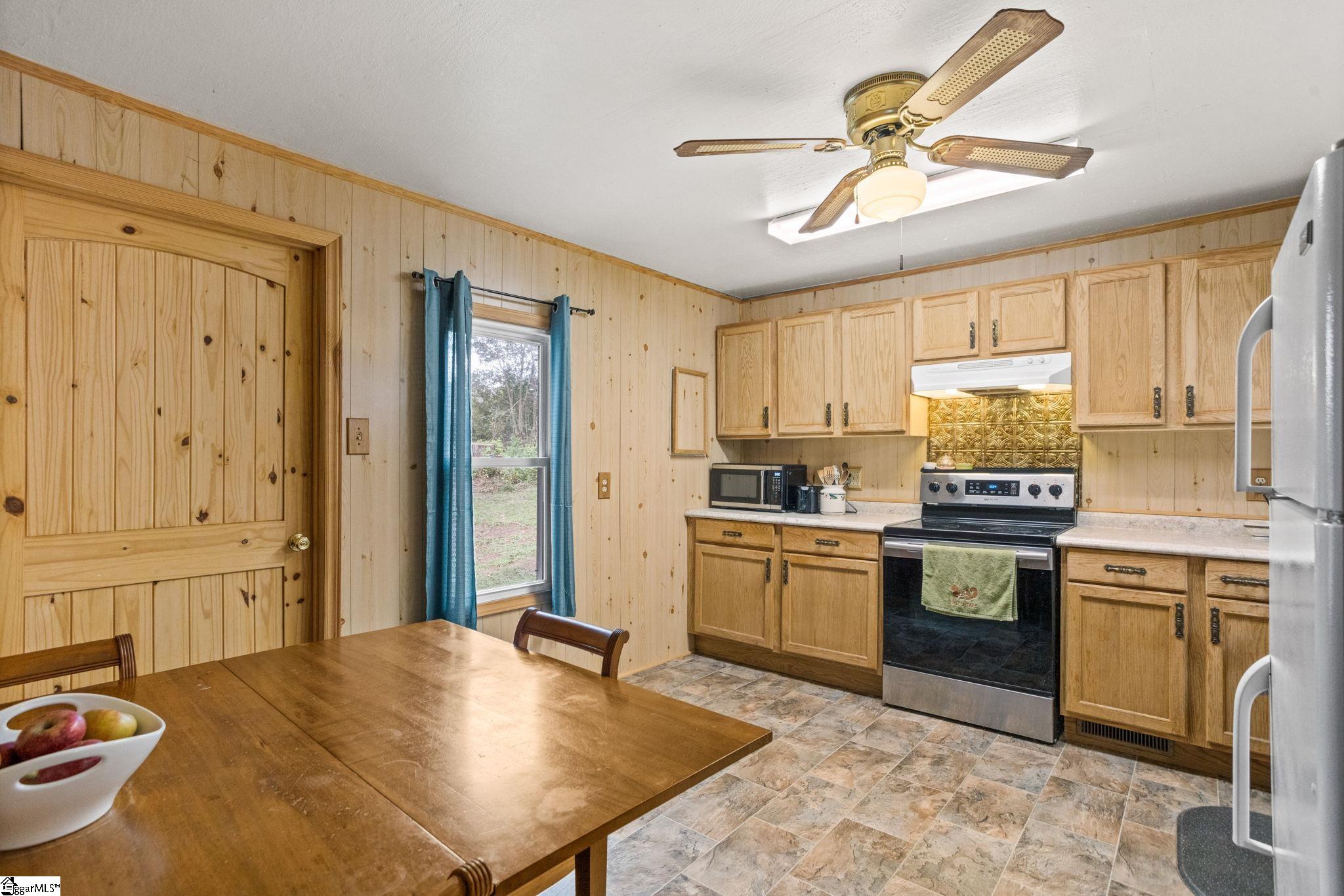 10 Hollywood Street Property Photo 6